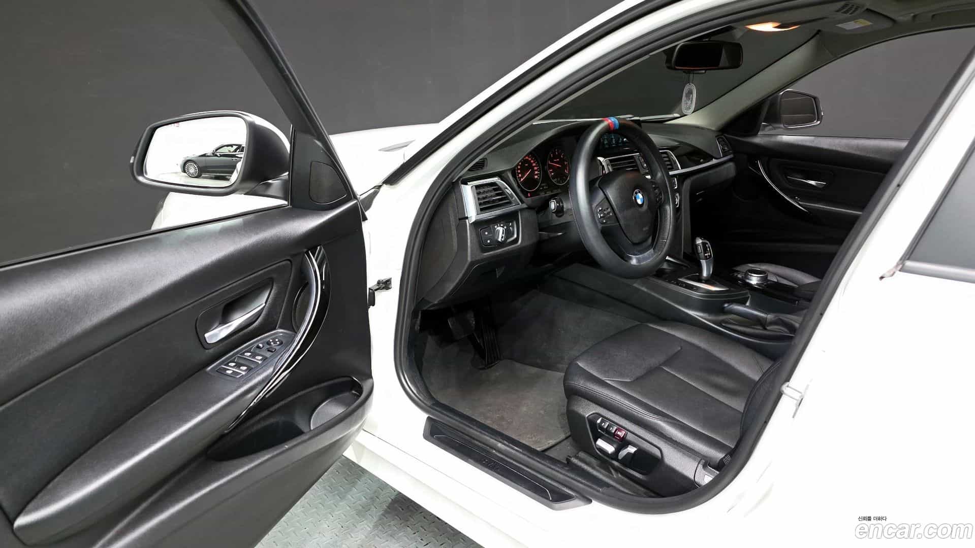 3-Series BMW 2017.2-INNER-010
