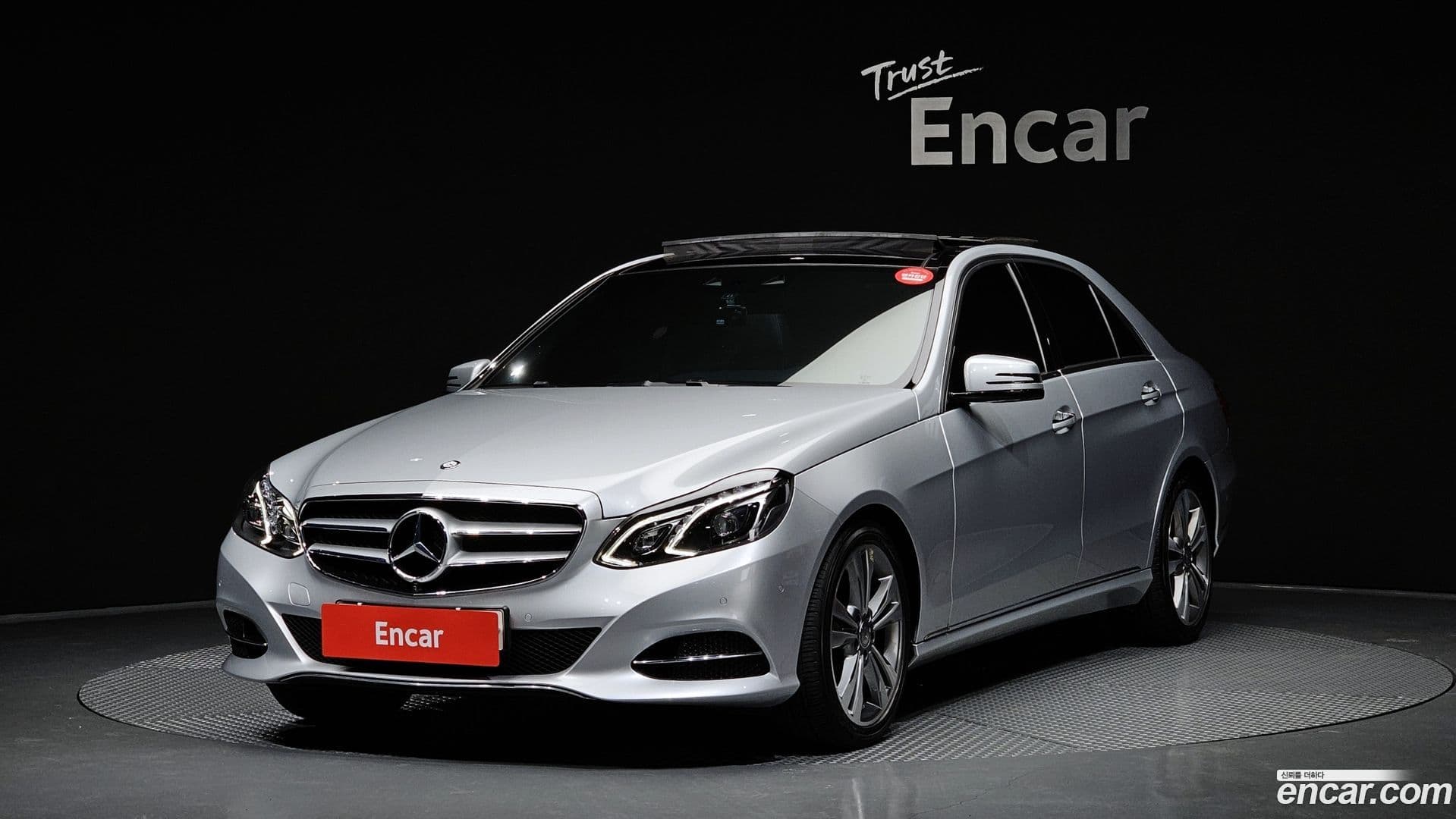 Main__Slider__Photo:E-Class Mercedes-Benz 2015.6-0