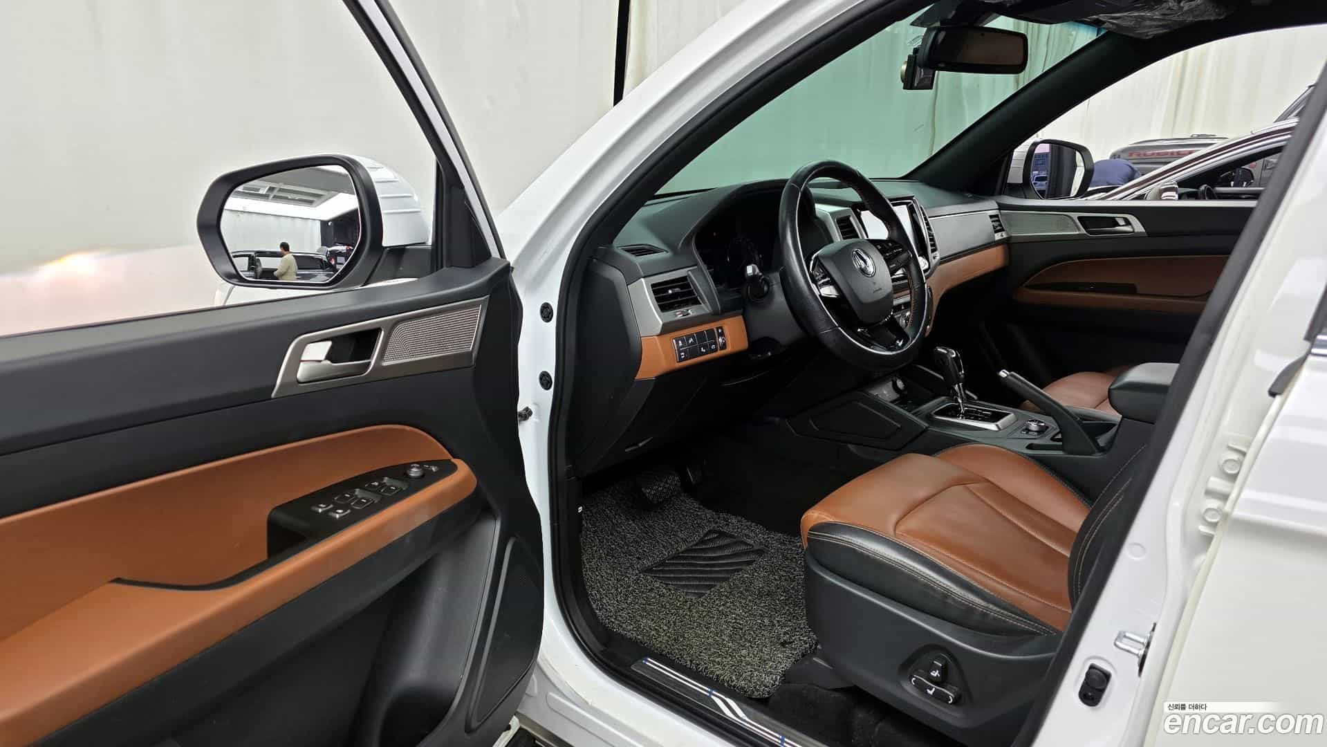 Rexton KG Mobility 2018.8-INNER-010