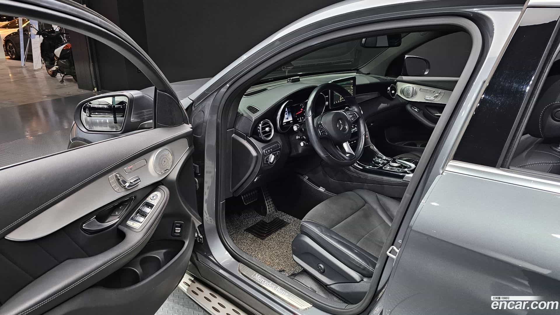 GLC-Class Mercedes-Benz 2019.6-OPTION-015
