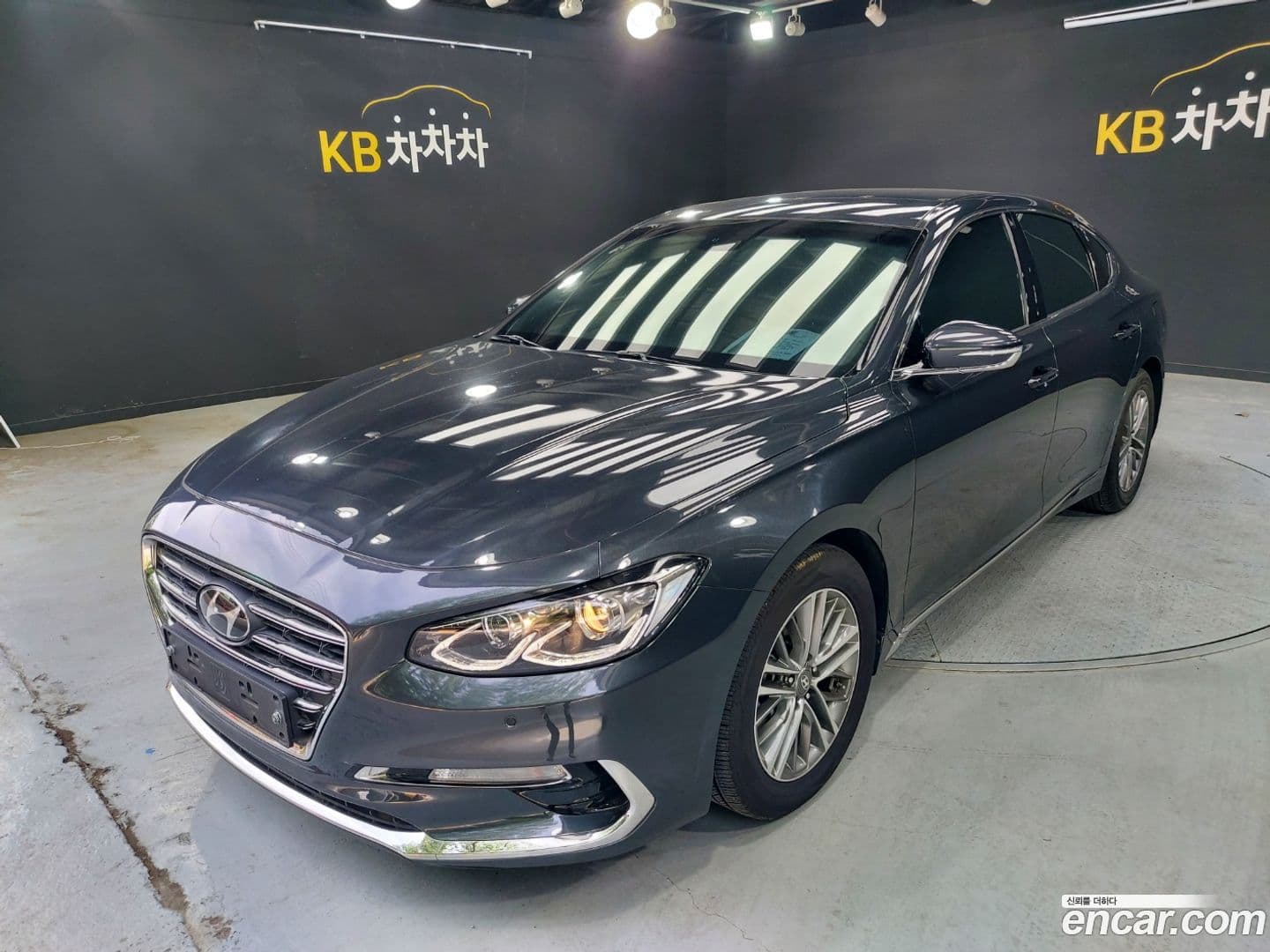 Main__Slider__Photo:Grandeur Hyundai 2017.3-0