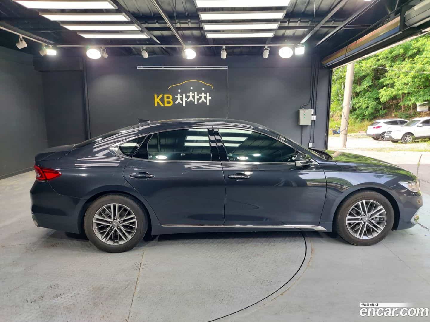 Grandeur Hyundai 2017.3-OUTER-004