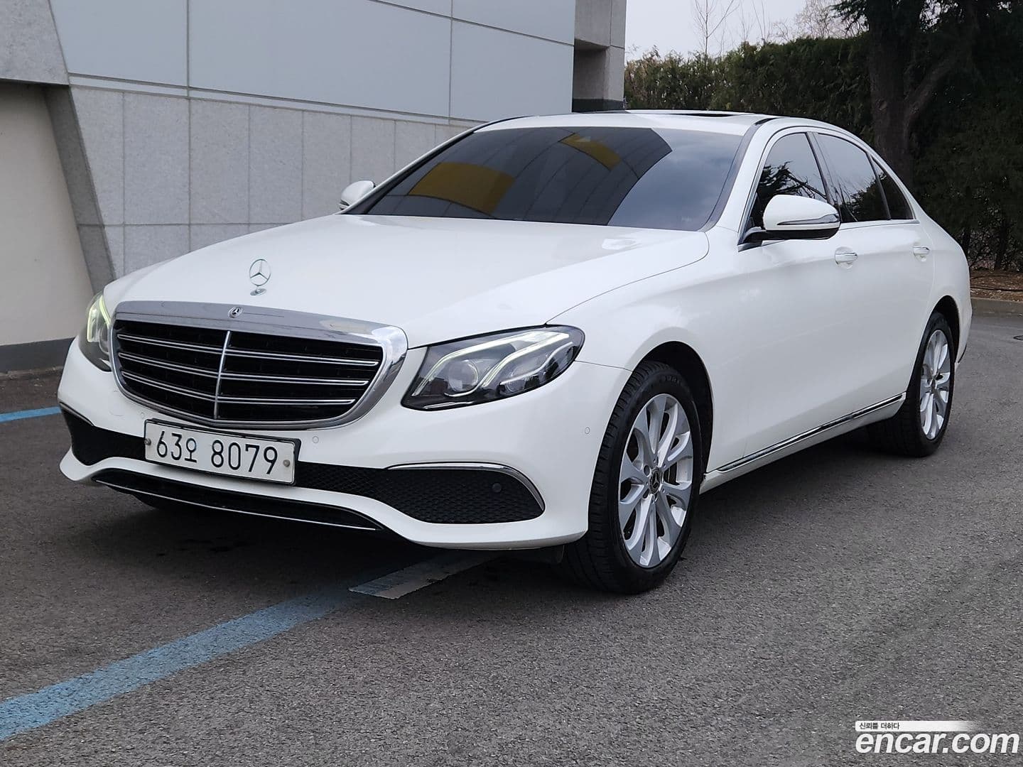 Main__Slider__Photo:E-Class Mercedes-Benz 2019.4-0