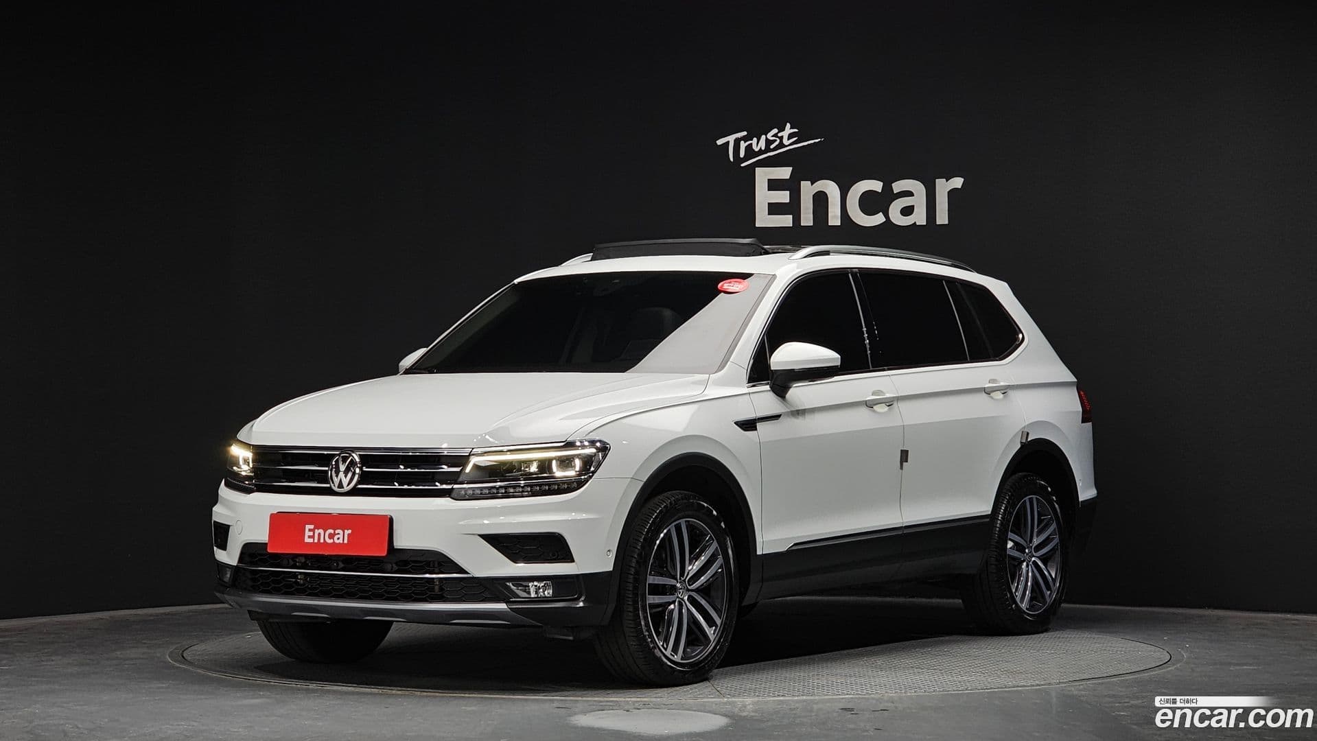 Main__Slider__Photo:Tiguan Volkswagen 2020.10-0