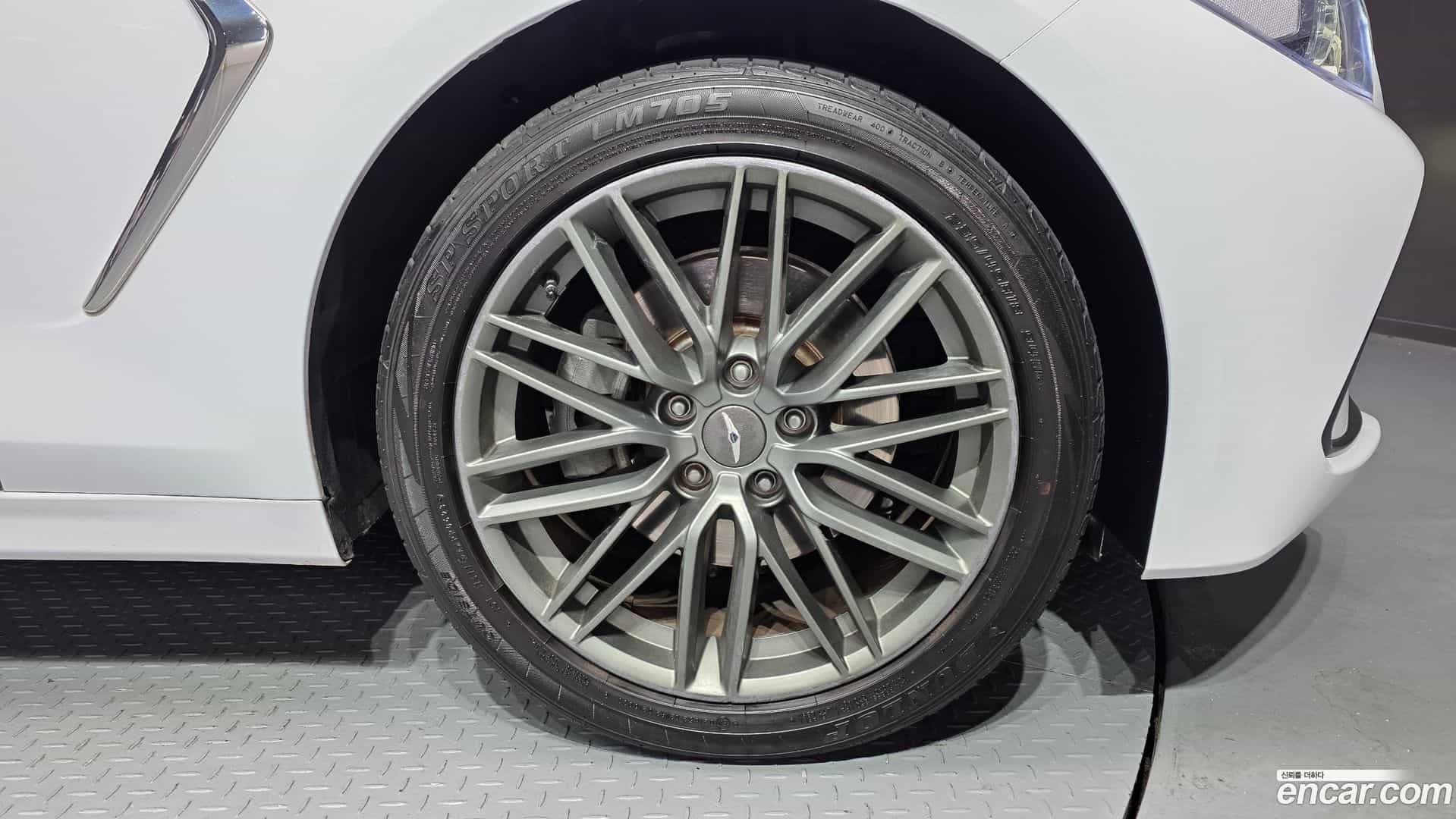 G70 Genesis 2018.0-OUTER-005