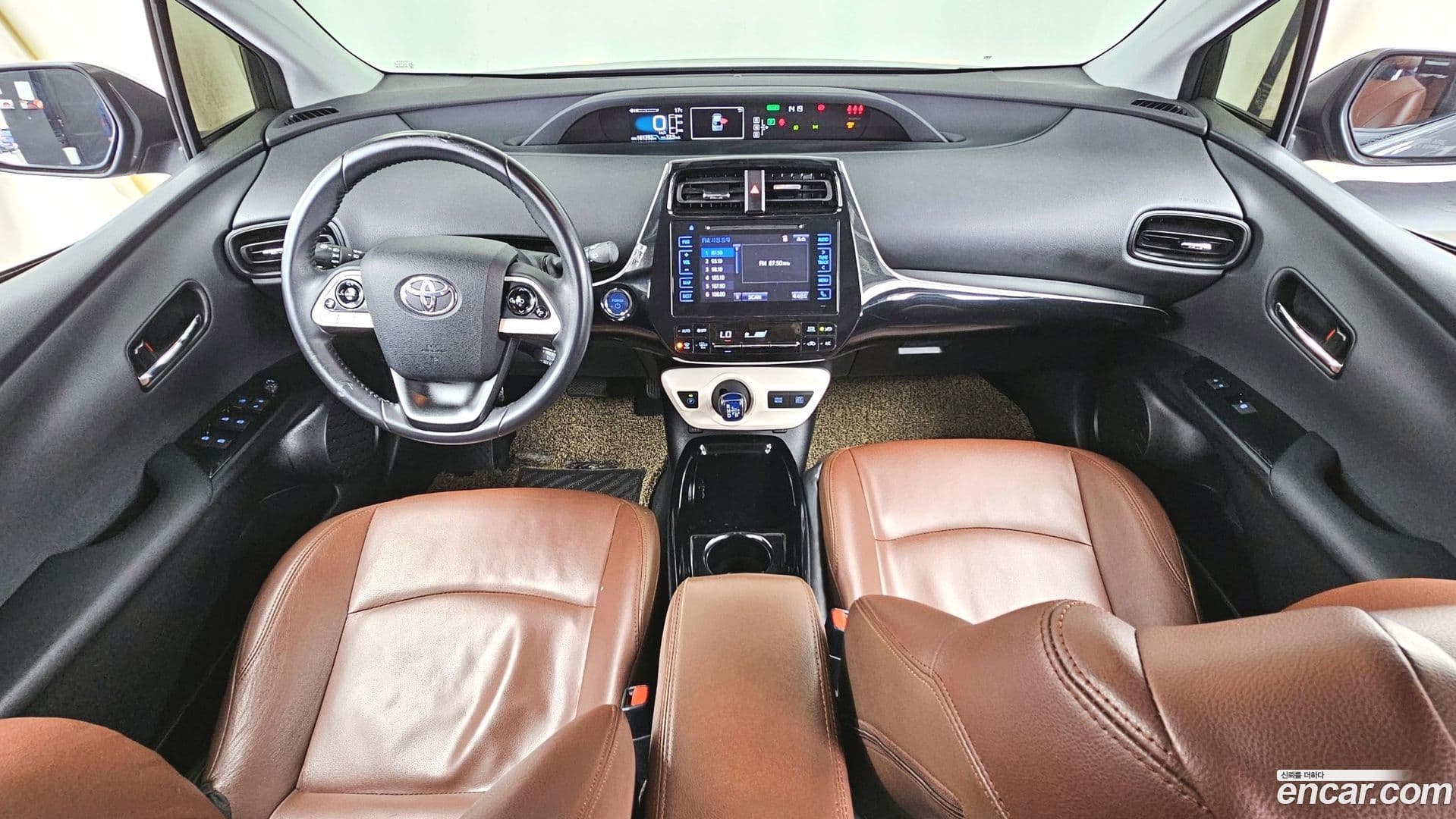 Main__Slider__Photo:Prius Toyota 2017.10-0