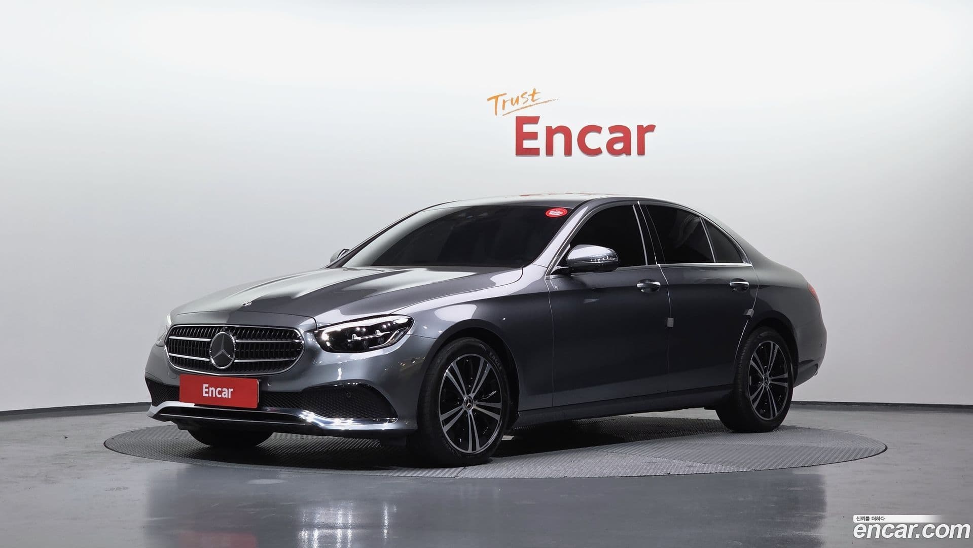 Main__Slider__Photo:E-Class Mercedes-Benz 2022.9-0