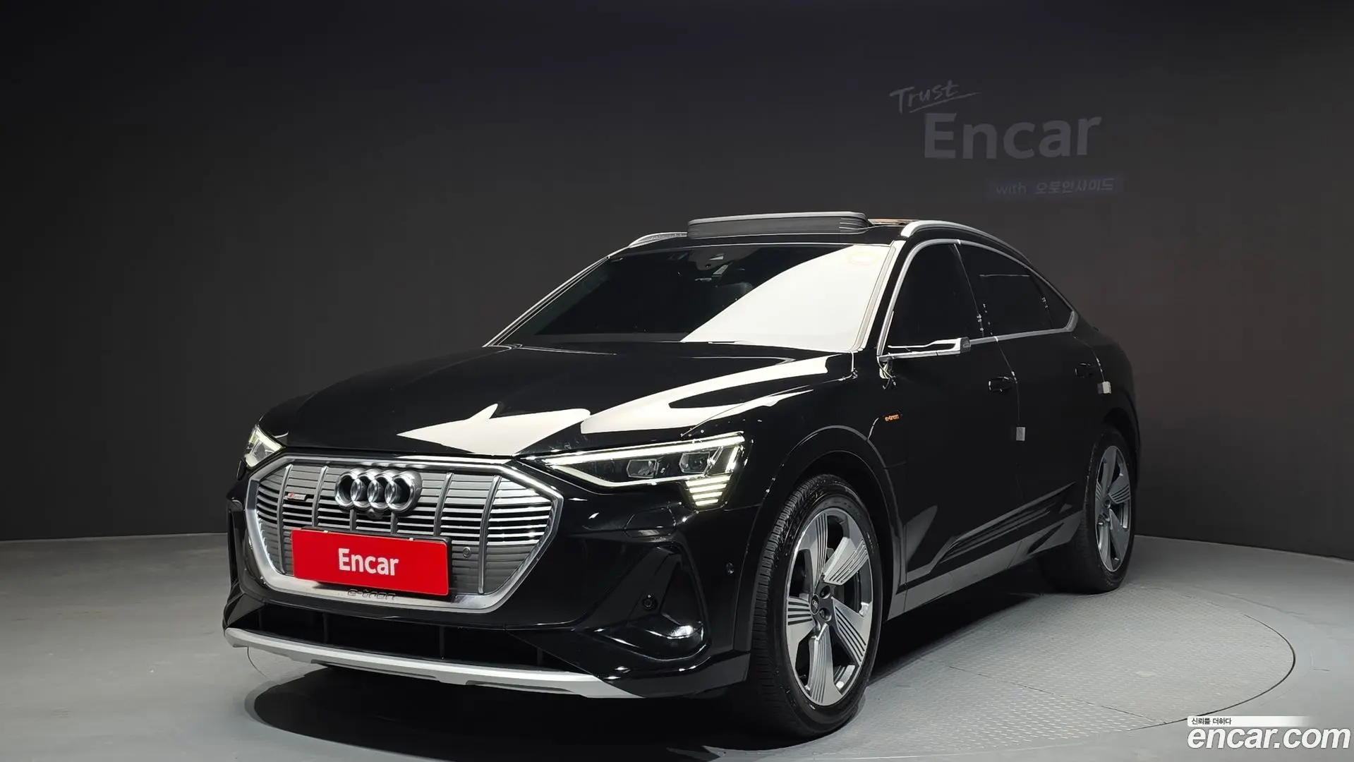 Main__Slider__Photo:e-tron Audi 2022.0-0