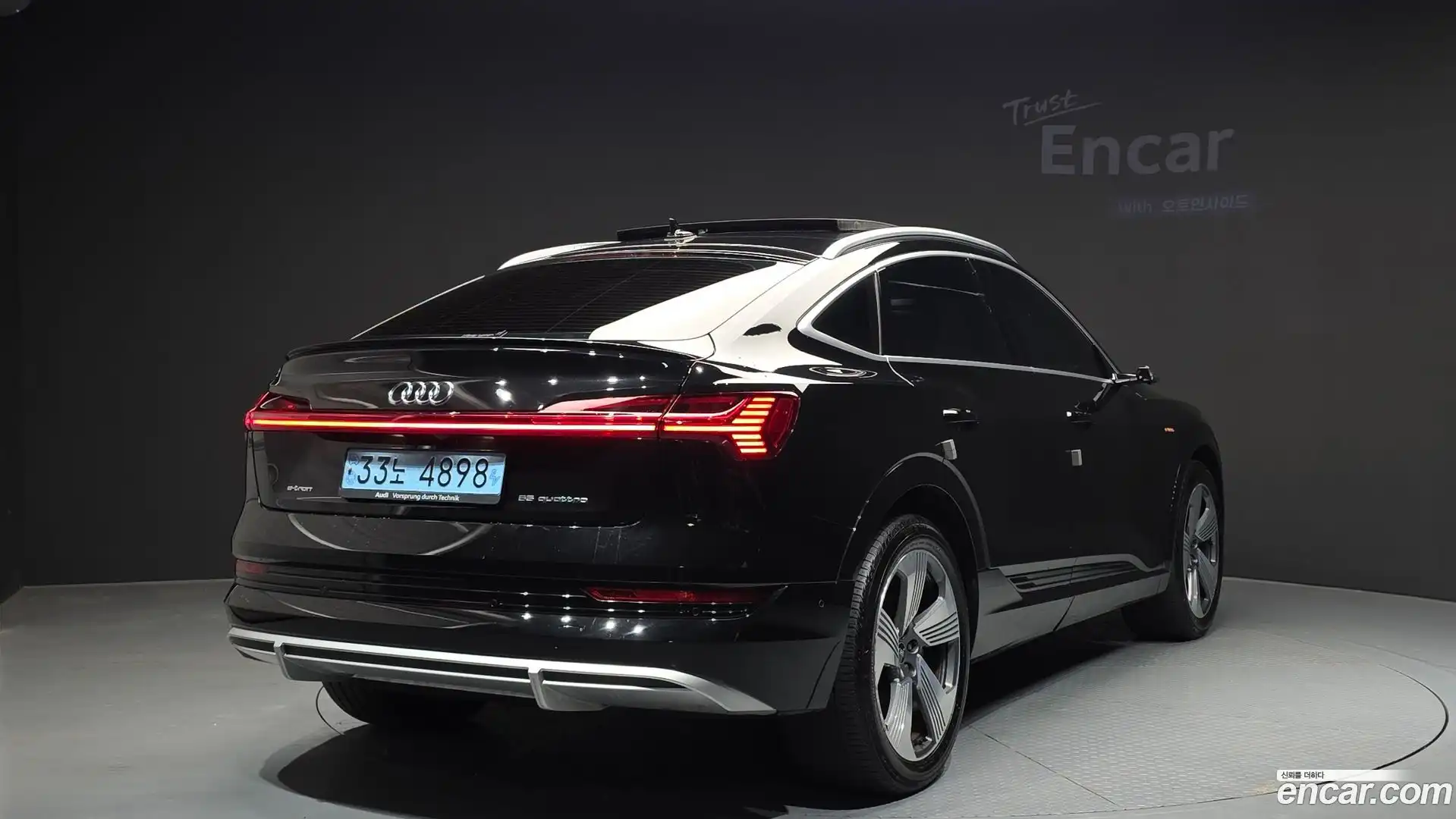 e-tron Audi 2022.0-OUTER-002