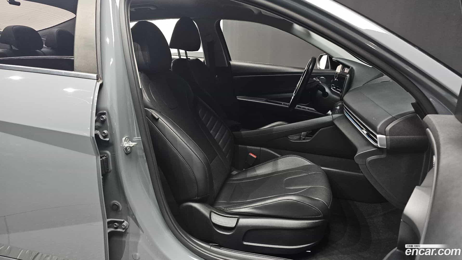 AVANTE Hyundai 2021.1-INNER-010