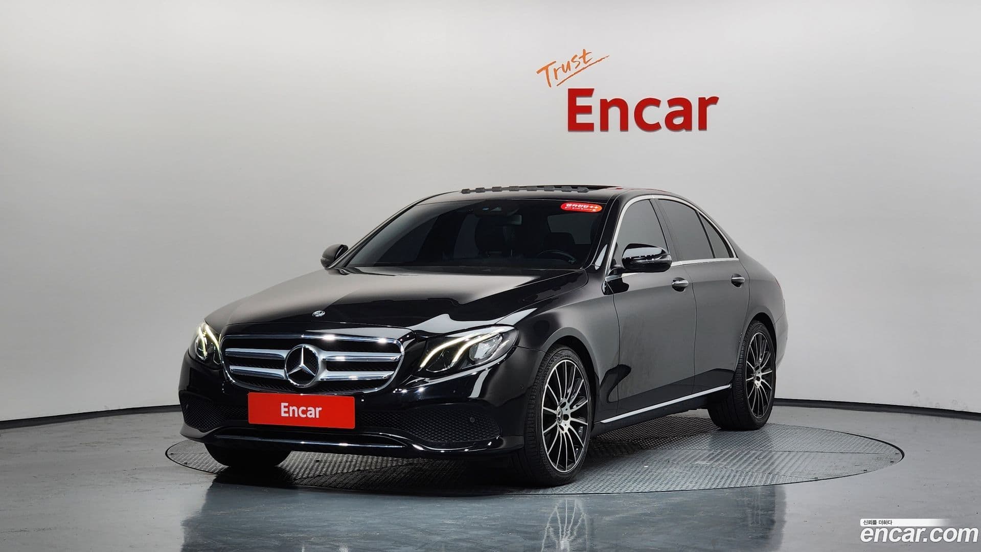 Main__Slider__Photo:E-Class Mercedes-Benz 2017.7-0