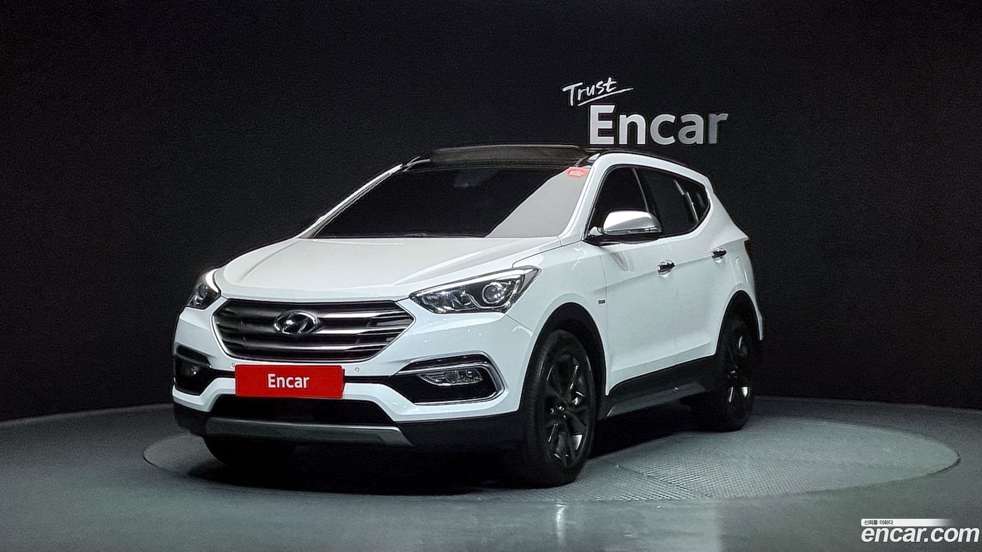 Main__Slider__Photo:Santafe Hyundai 2017.8-0