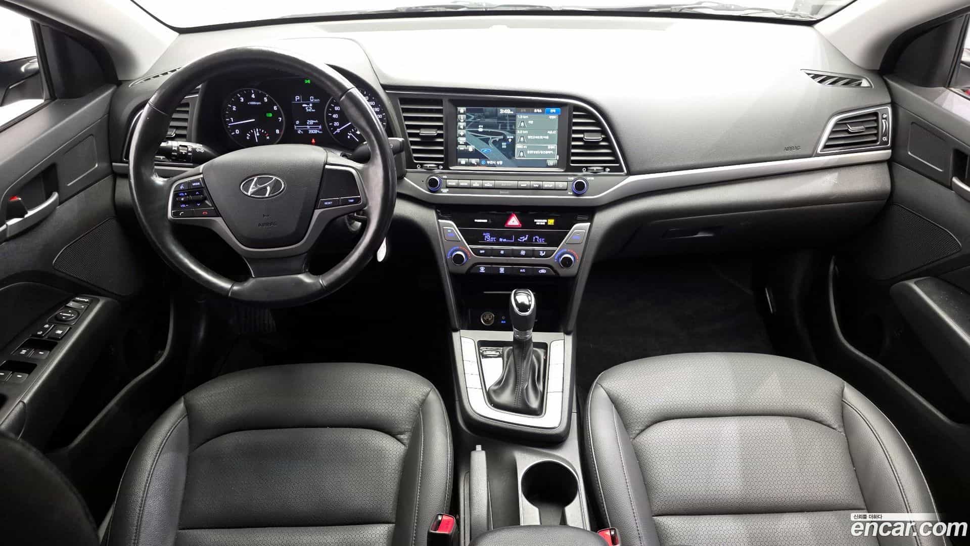 AVANTE Hyundai 2018.3-INNER-007