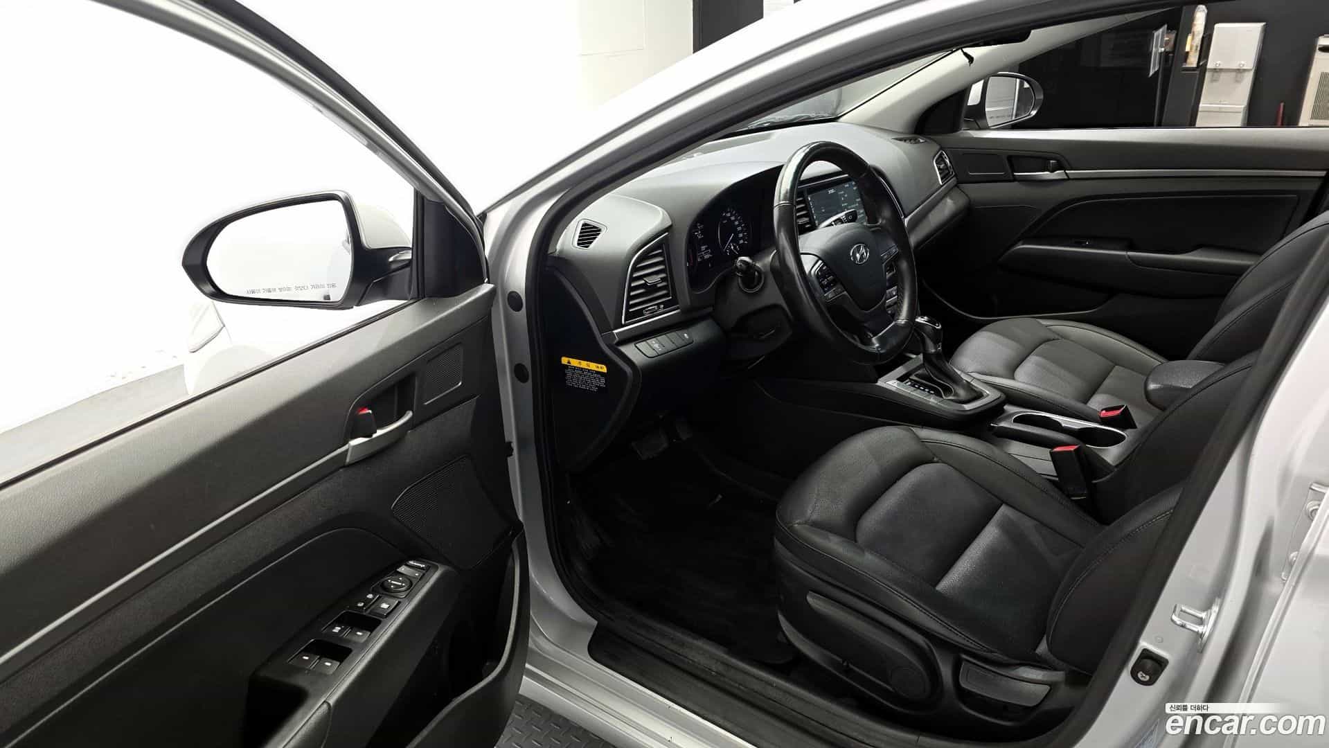 AVANTE Hyundai 2018.3-INNER-010