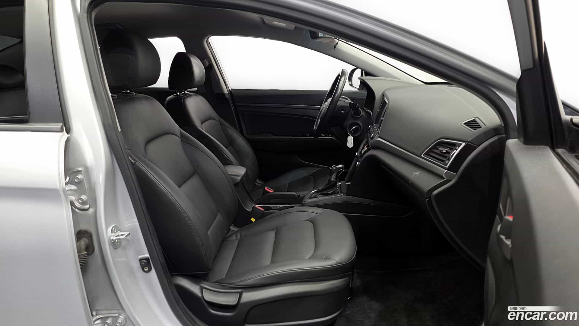 AVANTE Hyundai 2018.3-OPTION-015