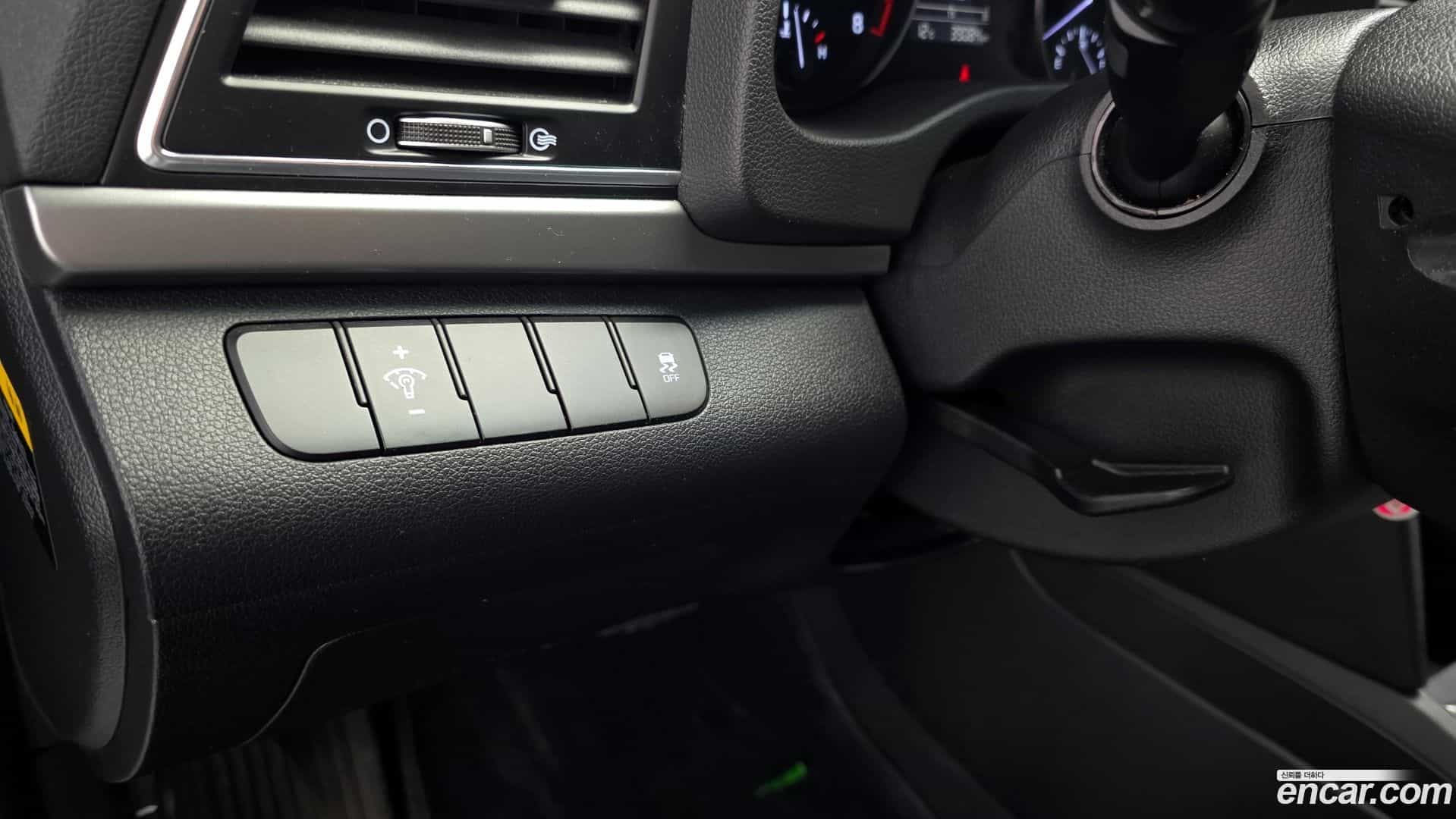 AVANTE Hyundai 2018.3-OPTION-022