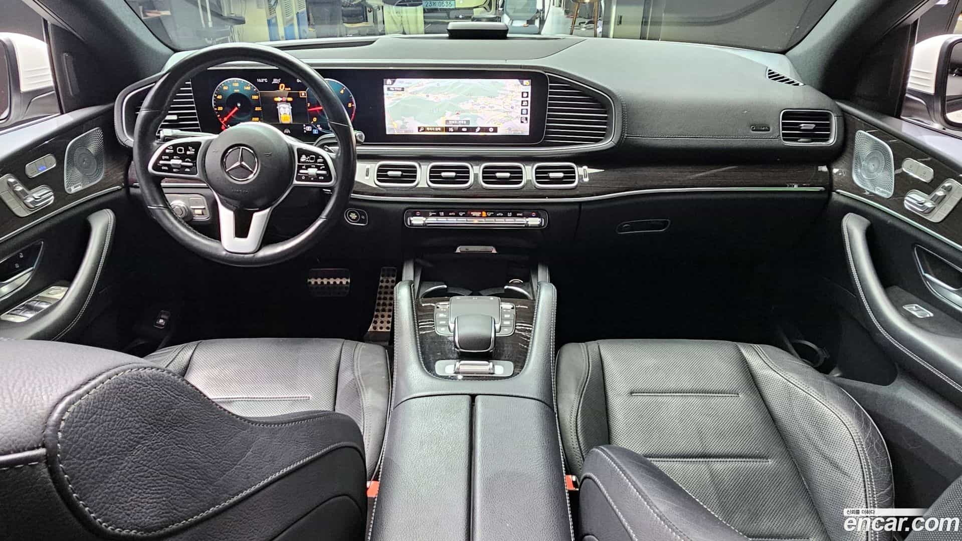 GLE-Class Mercedes-Benz 2020.10-INNER-007