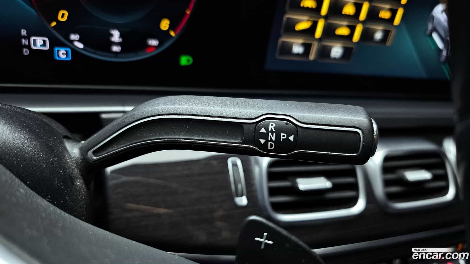 GLE-Class Mercedes-Benz 2020.10-INNER-009