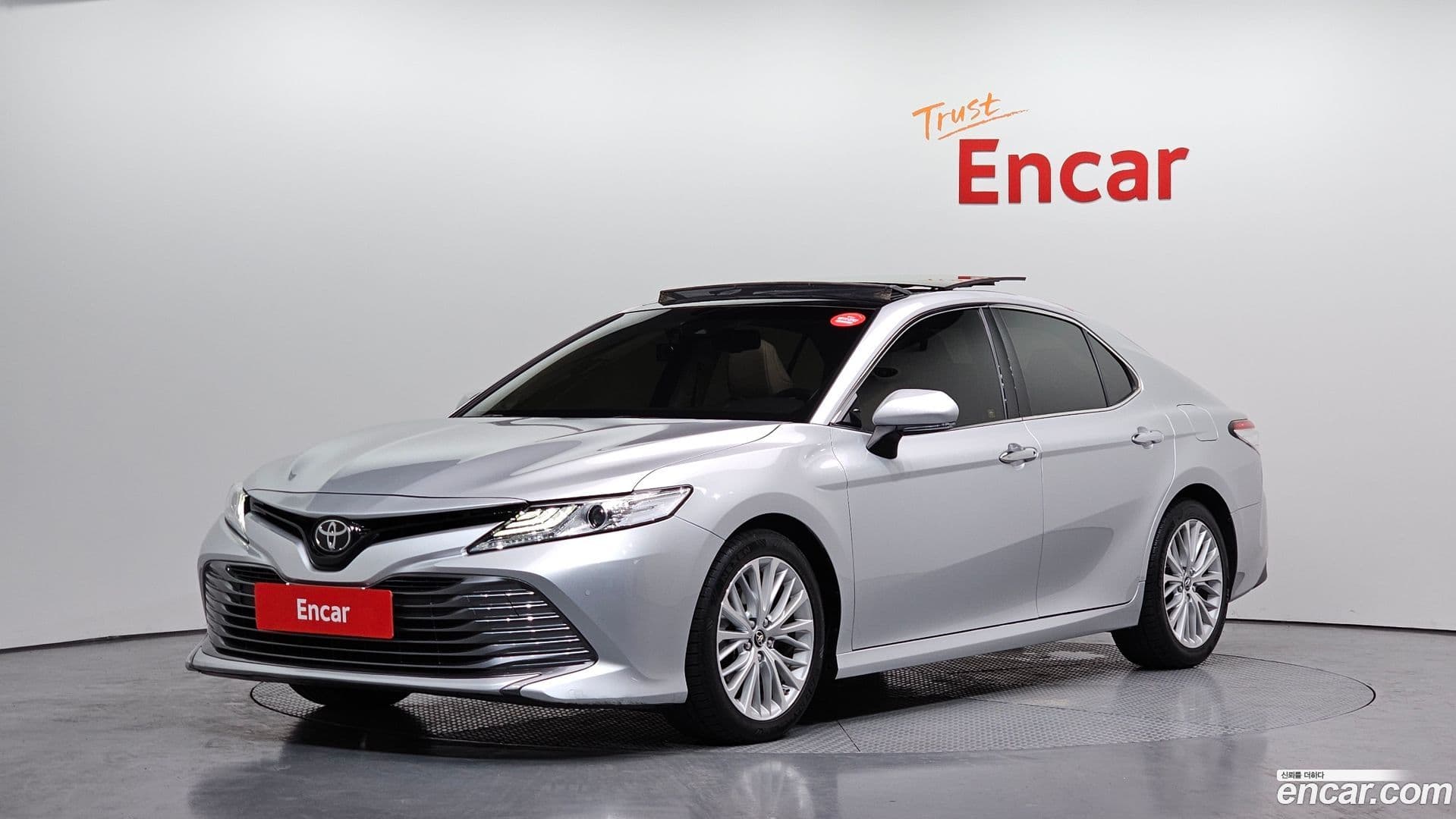 Main__Slider__Photo:Camry Toyota 2018.9-0