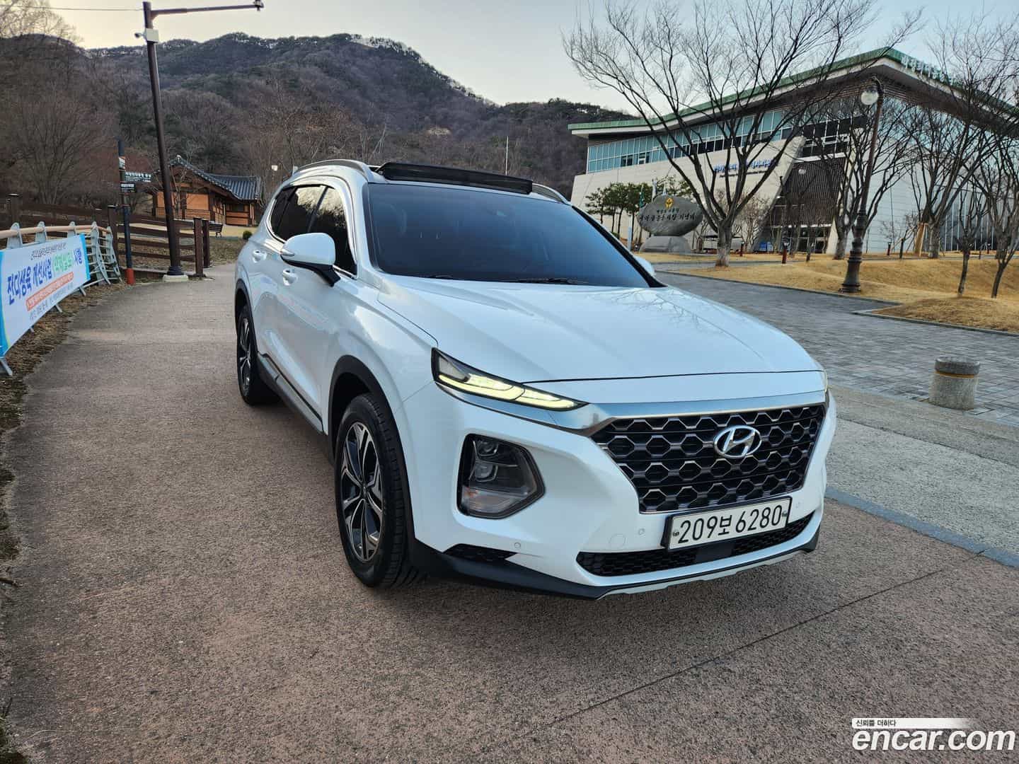 Santafe Hyundai 2018.2-OUTER-002
