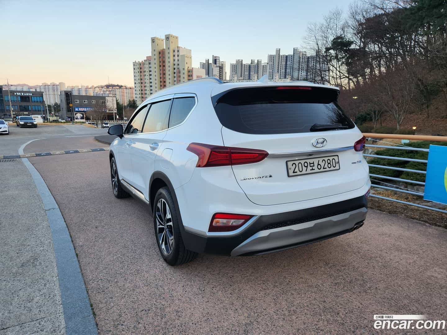Santafe Hyundai 2018.2-OUTER-006