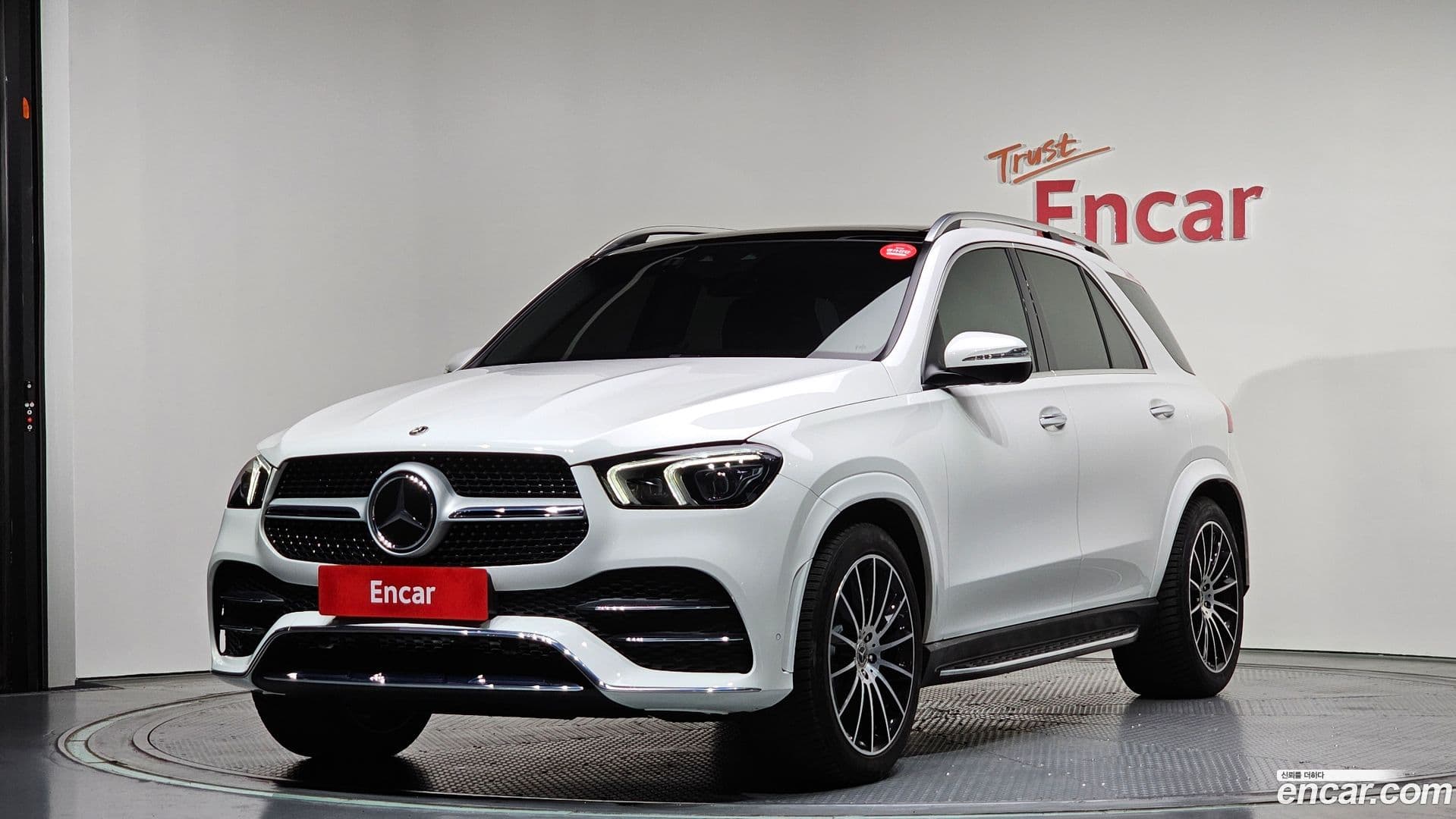 Main__Slider__Photo:GLE-Class Mercedes-Benz 2023.2-0