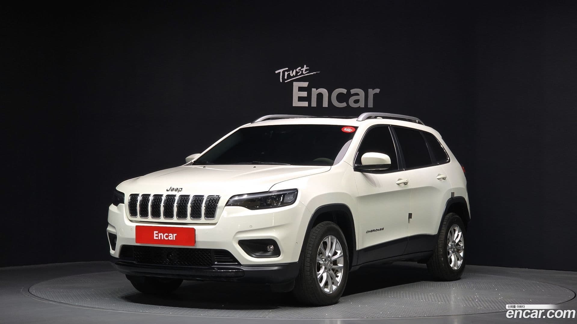 Main__Slider__Photo:Cherokee Jeep 2018.4-0