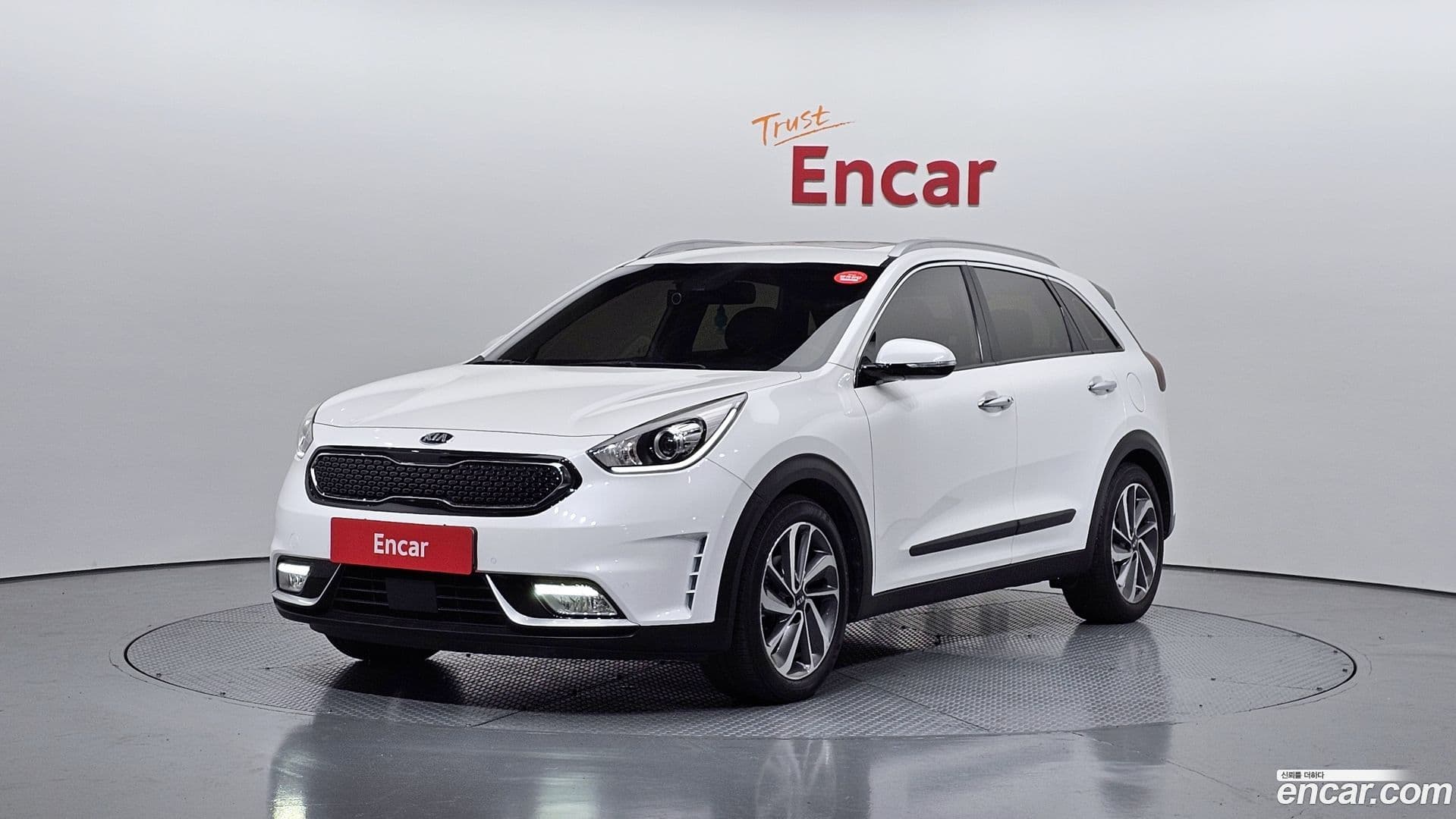 Main__Slider__Photo:Niro Kia 2016.4-0