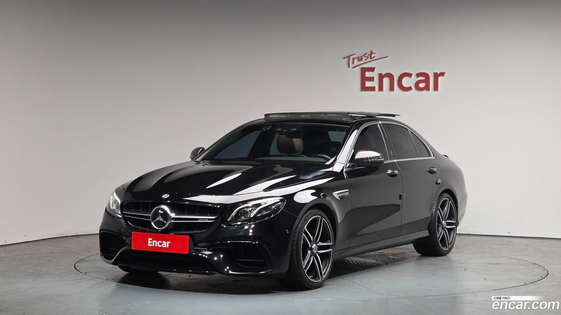 Main__Slider__Photo:E-Class Mercedes-Benz 2018.9-0