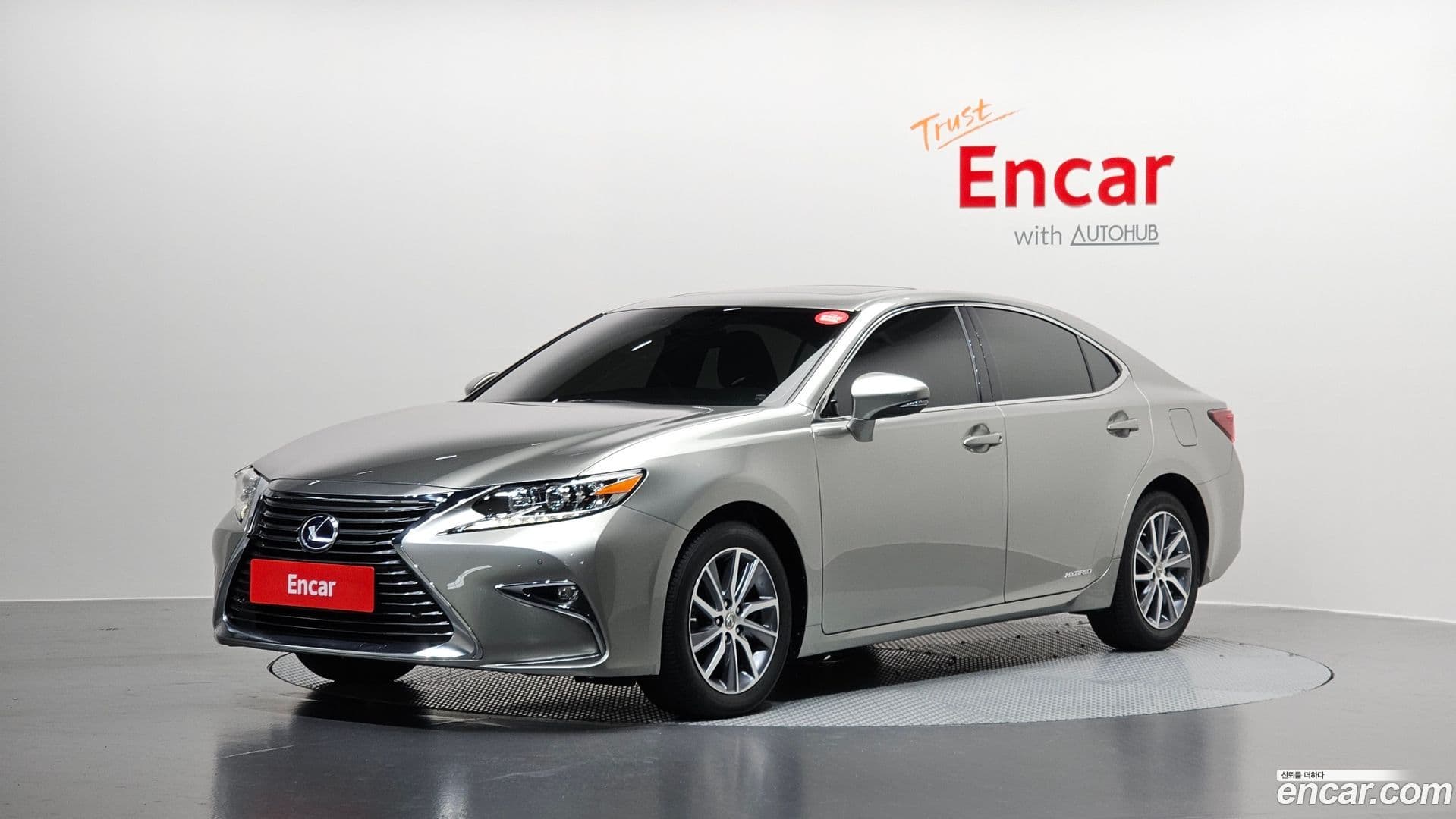 Main__Slider__Photo:ES Lexus 2017.11-0
