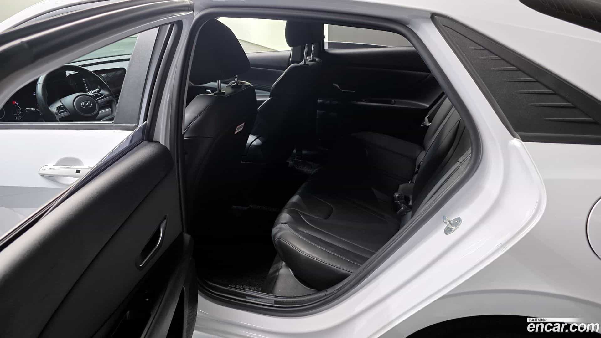 AVANTE Hyundai 2021.4-OPTION-015