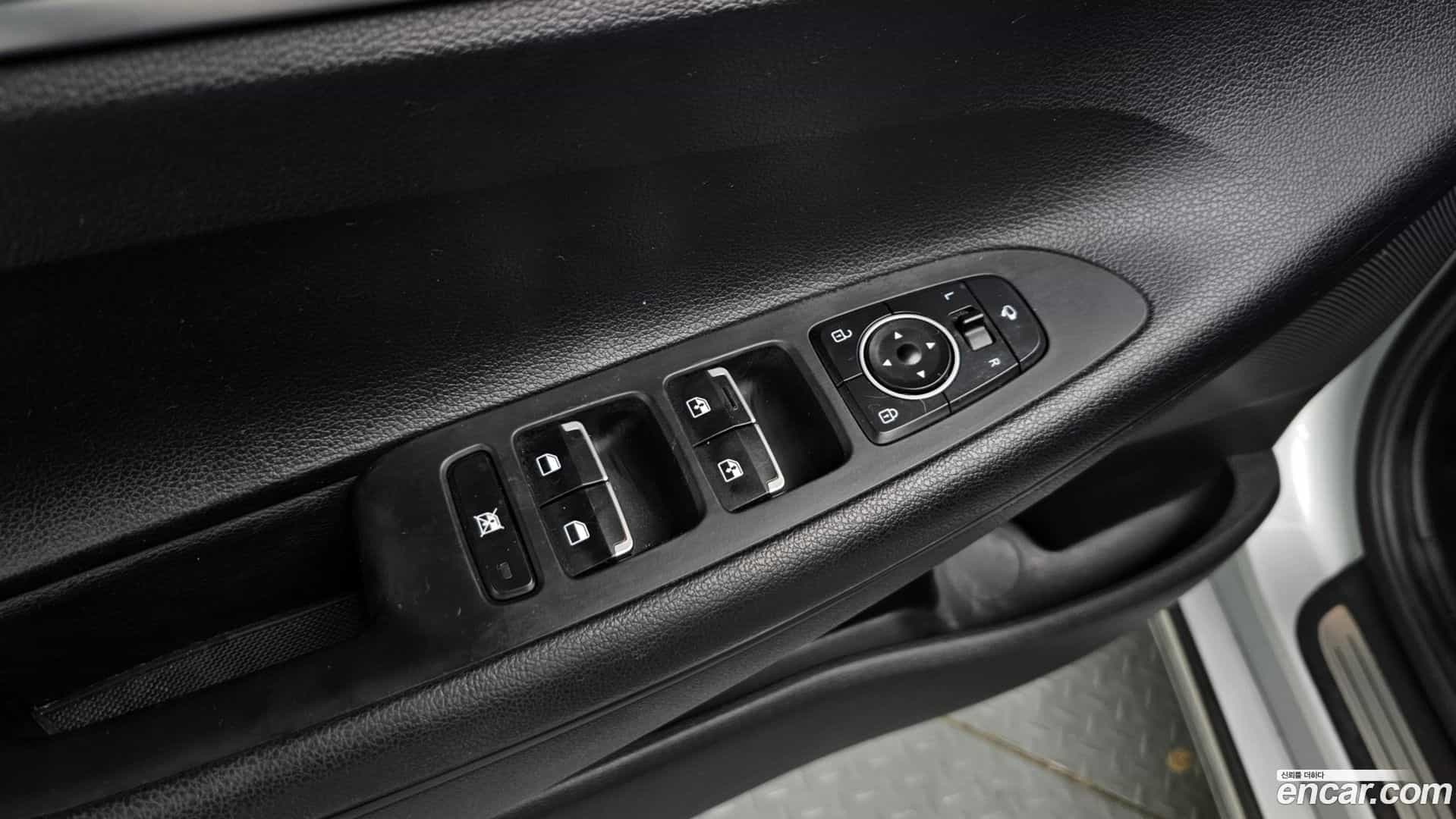 Grandeur Hyundai 2017.8-OPTION-020
