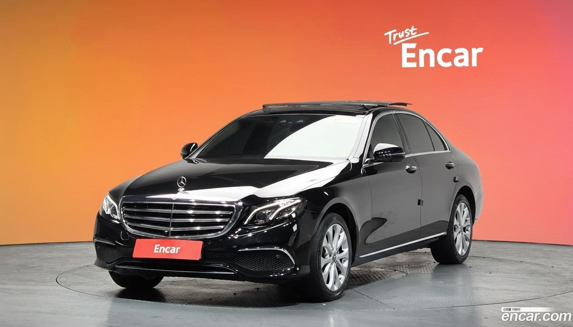 Main__Slider__Photo:E-Class Mercedes-Benz 2019.1-0