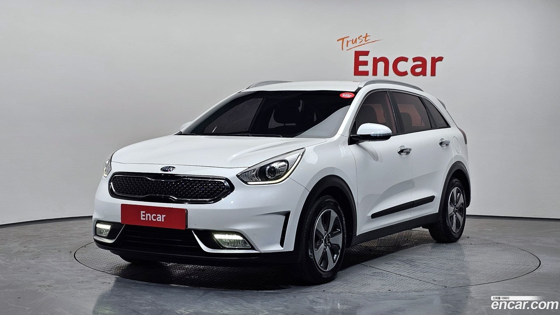 Main__Slider__Photo:Niro Kia 2016.4-0