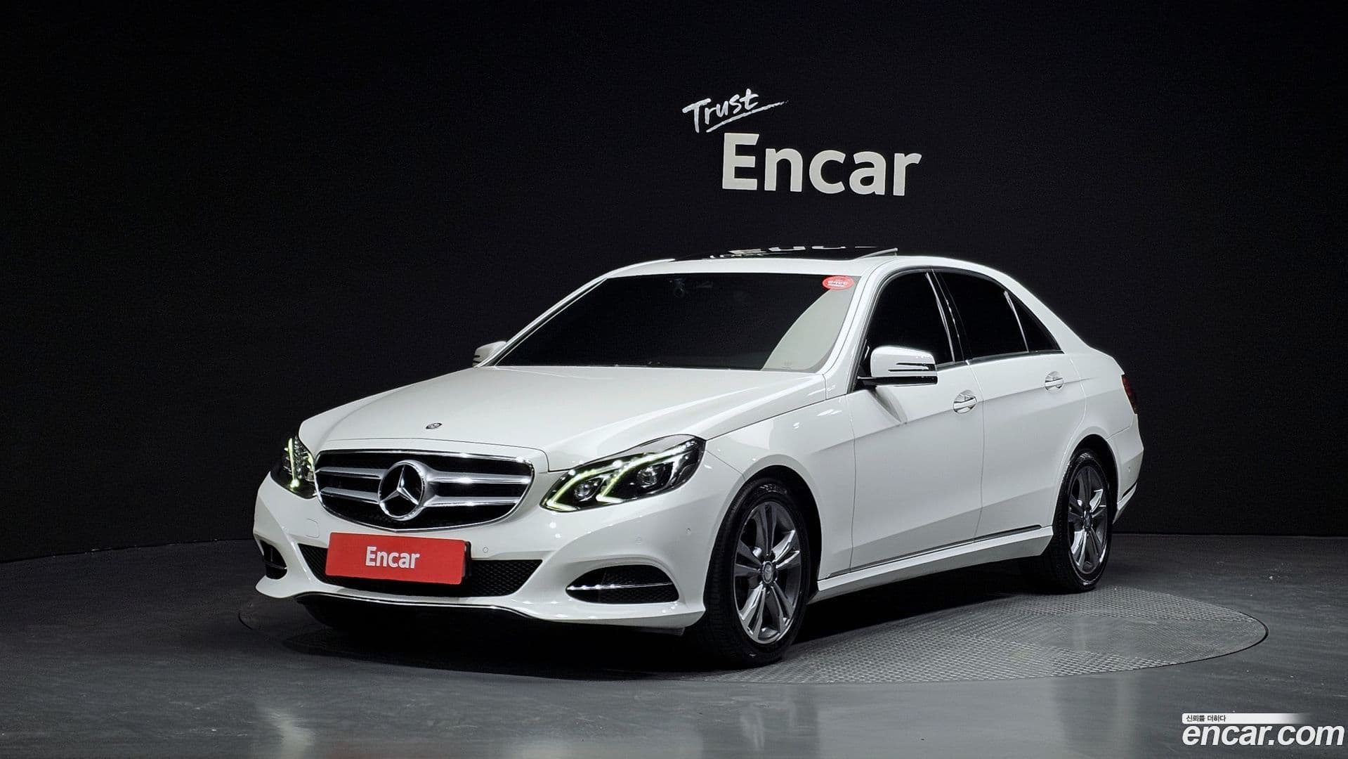 Main__Slider__Photo:E-Class Mercedes-Benz 2015.1-0