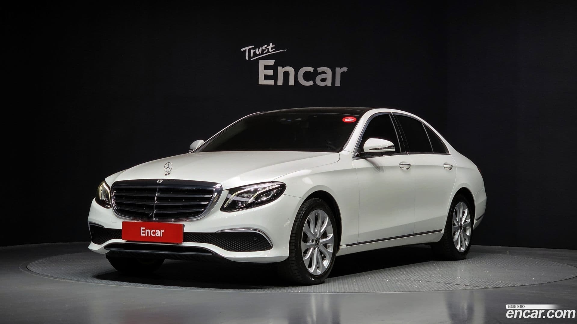 Main__Slider__Photo:E-Class Mercedes-Benz 2019.2-0