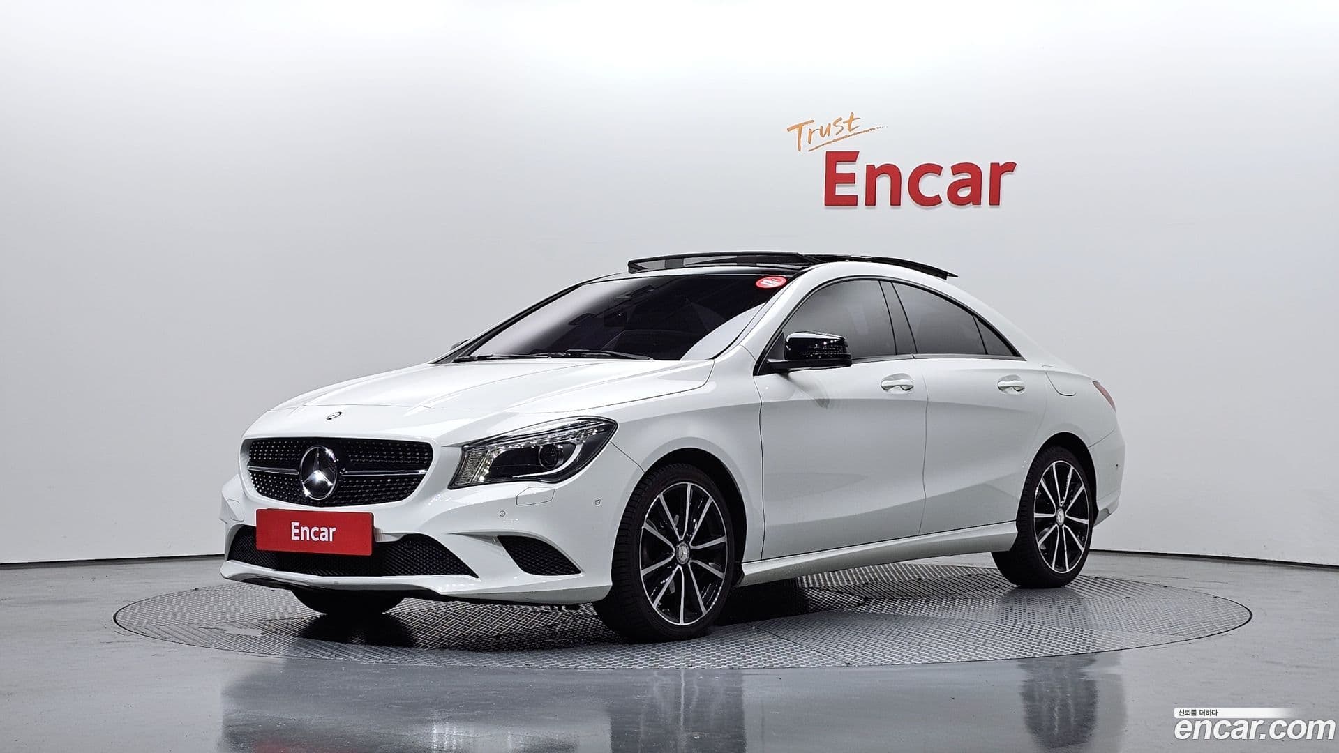 Main__Slider__Photo:CLA-Class Mercedes-Benz 2015.8-0