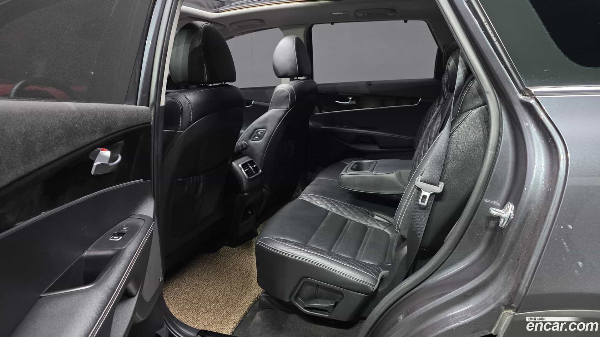 Sorento Kia 2019.4-OPTION-016