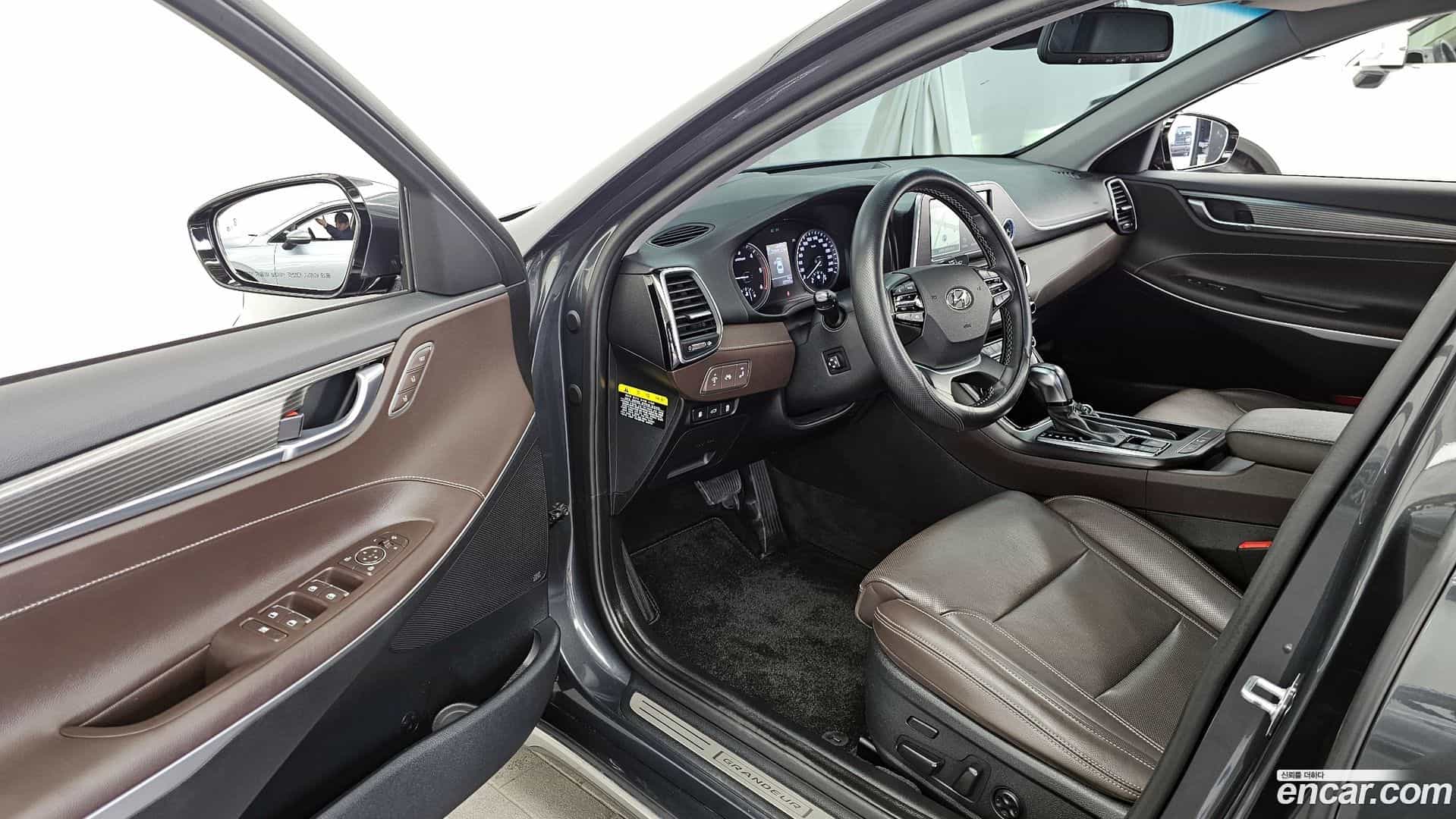 Grandeur Hyundai 2017.9-INNER-010