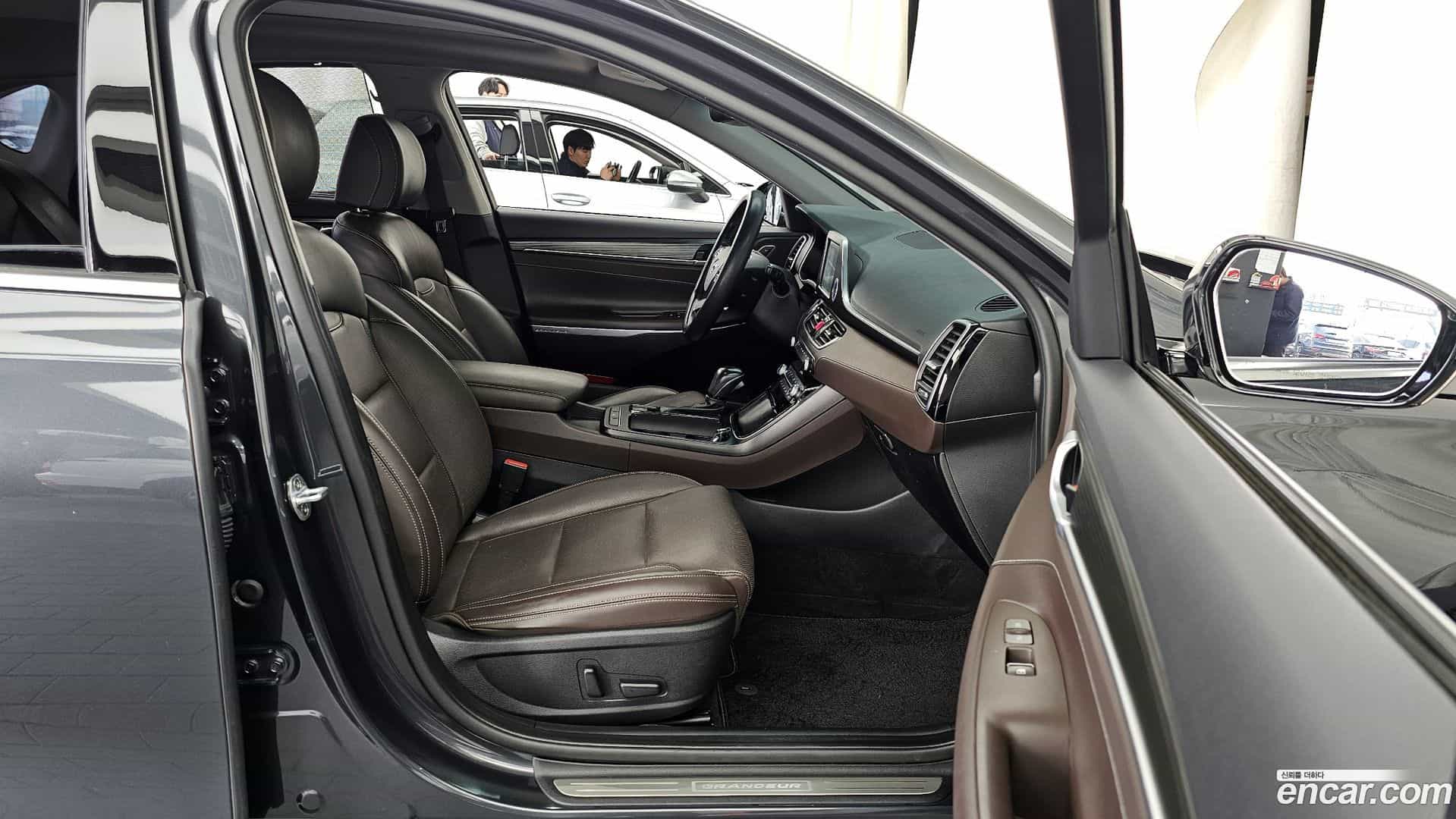 Grandeur Hyundai 2017.9-OPTION-015