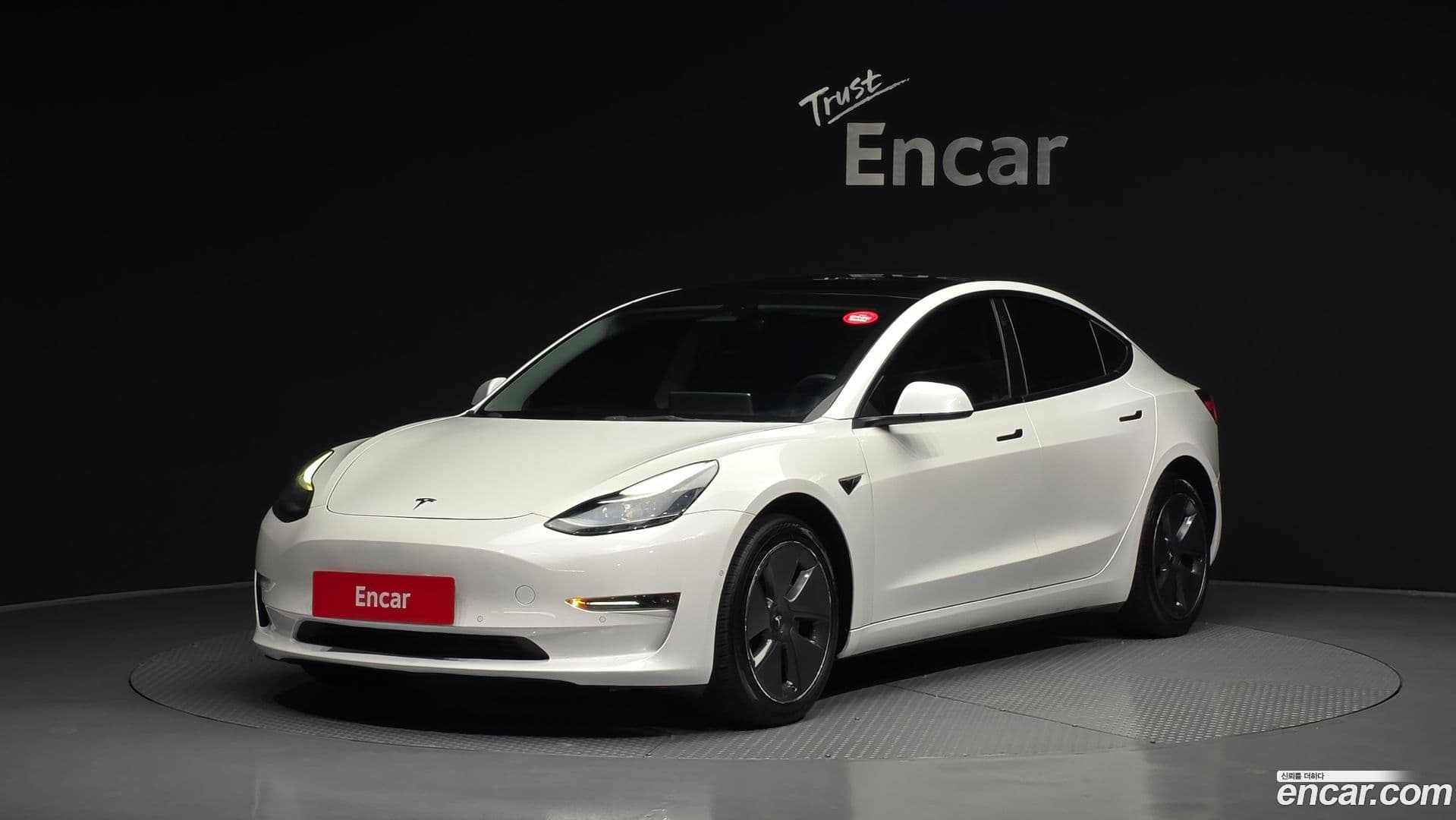 Main__Slider__Photo:Model 3 Tesla 2022.8-0