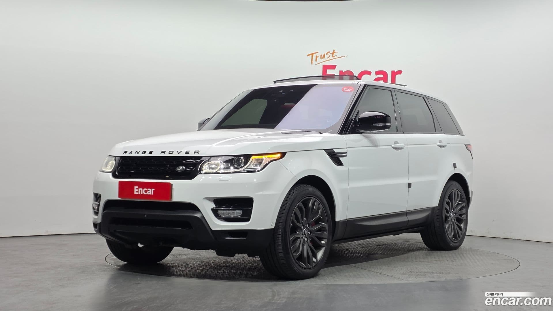Main__Slider__Photo:Range Rover Sport Land Rover 2017.7-0