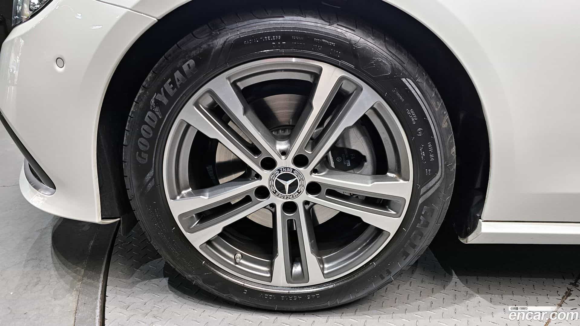 E-Class Mercedes-Benz 2023.11-OUTER-005