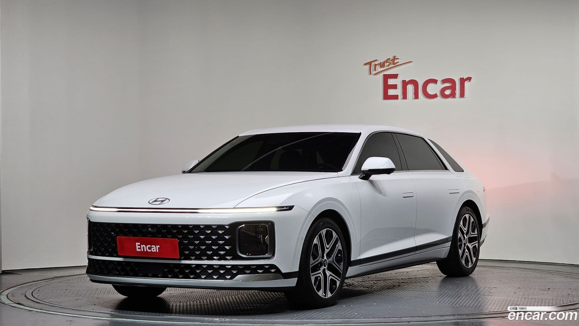 Main__Slider__Photo:Grandeur Hyundai 2023.11-0