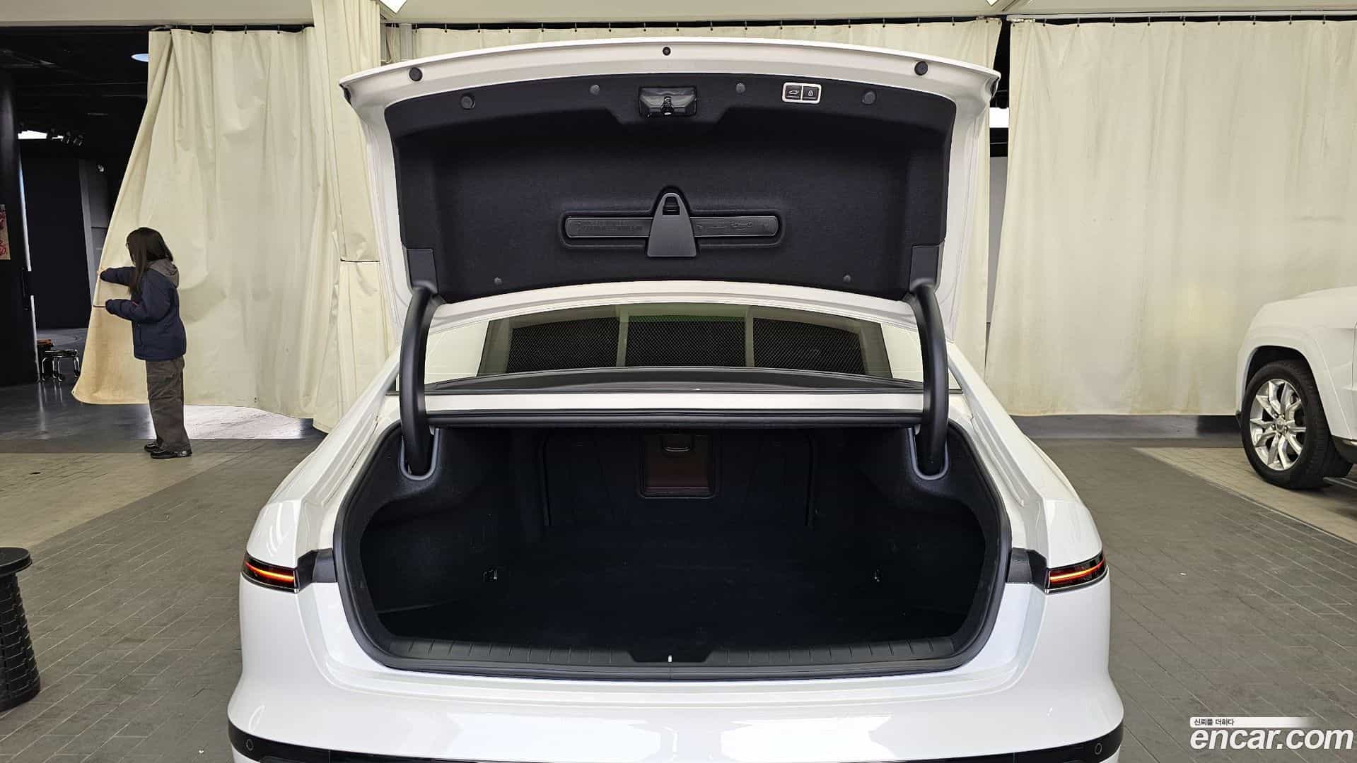 Grandeur Hyundai 2023.11-OPTION-024