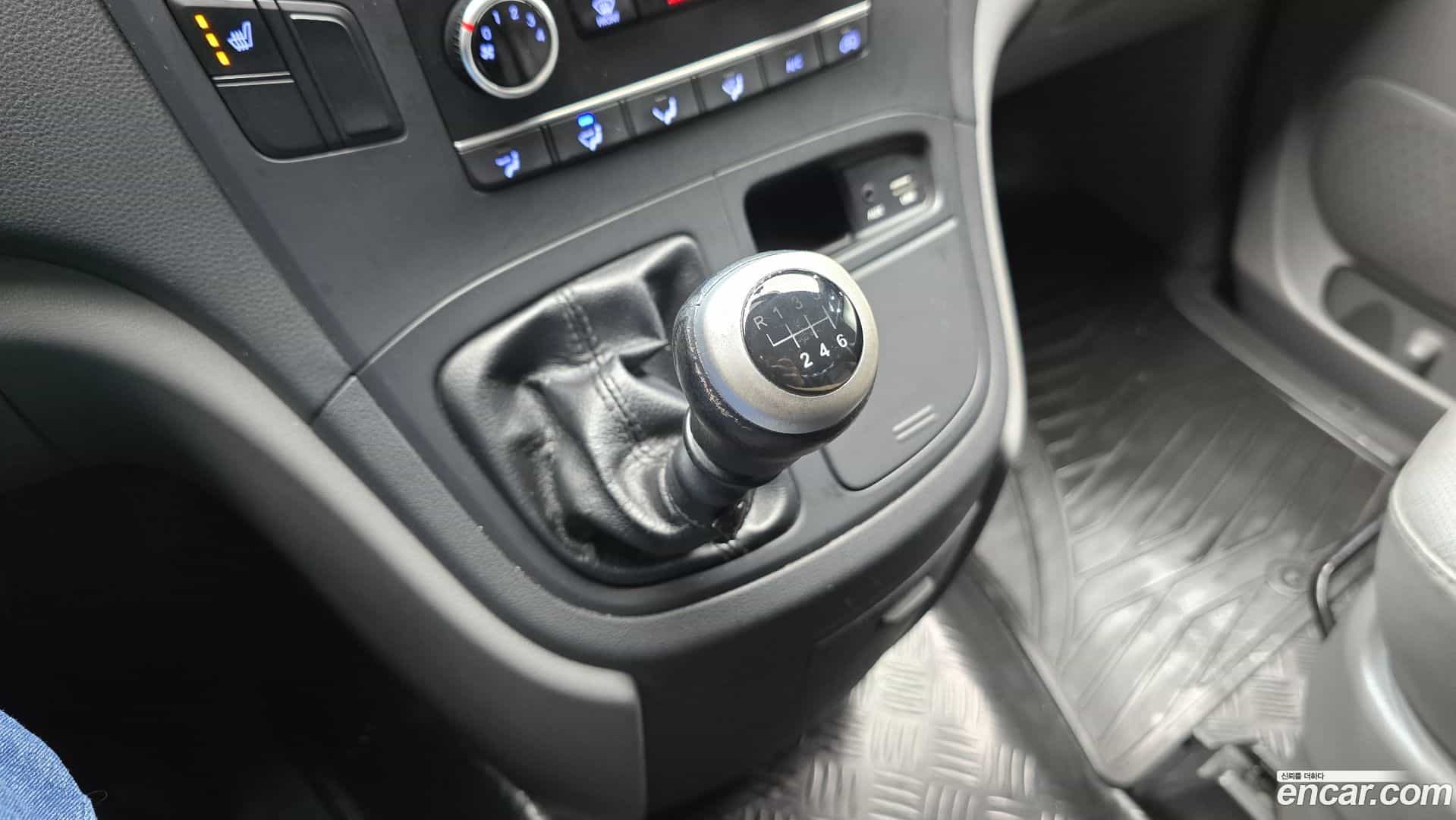 Starex Hyundai 2018.10-INNER-009