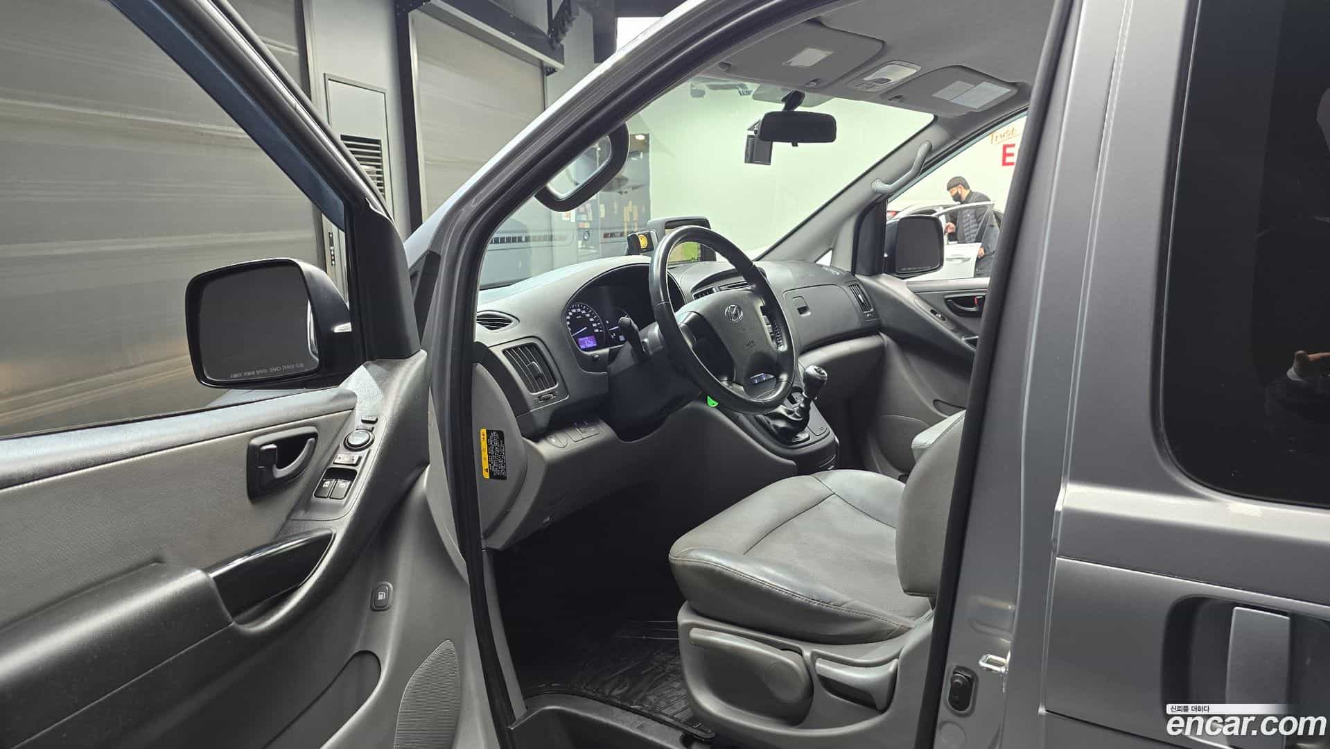 Starex Hyundai 2018.10-INNER-010