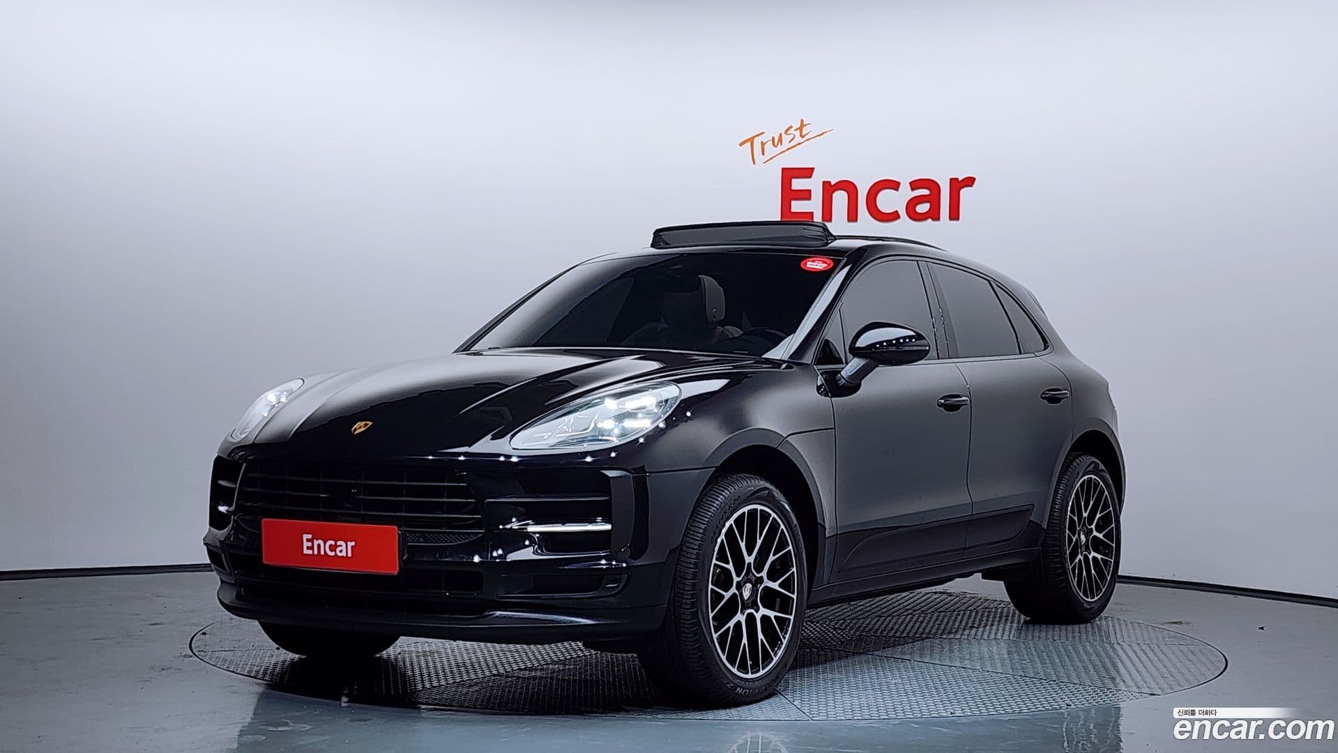 Main__Slider__Photo:Macan Porsche 2021.9-0