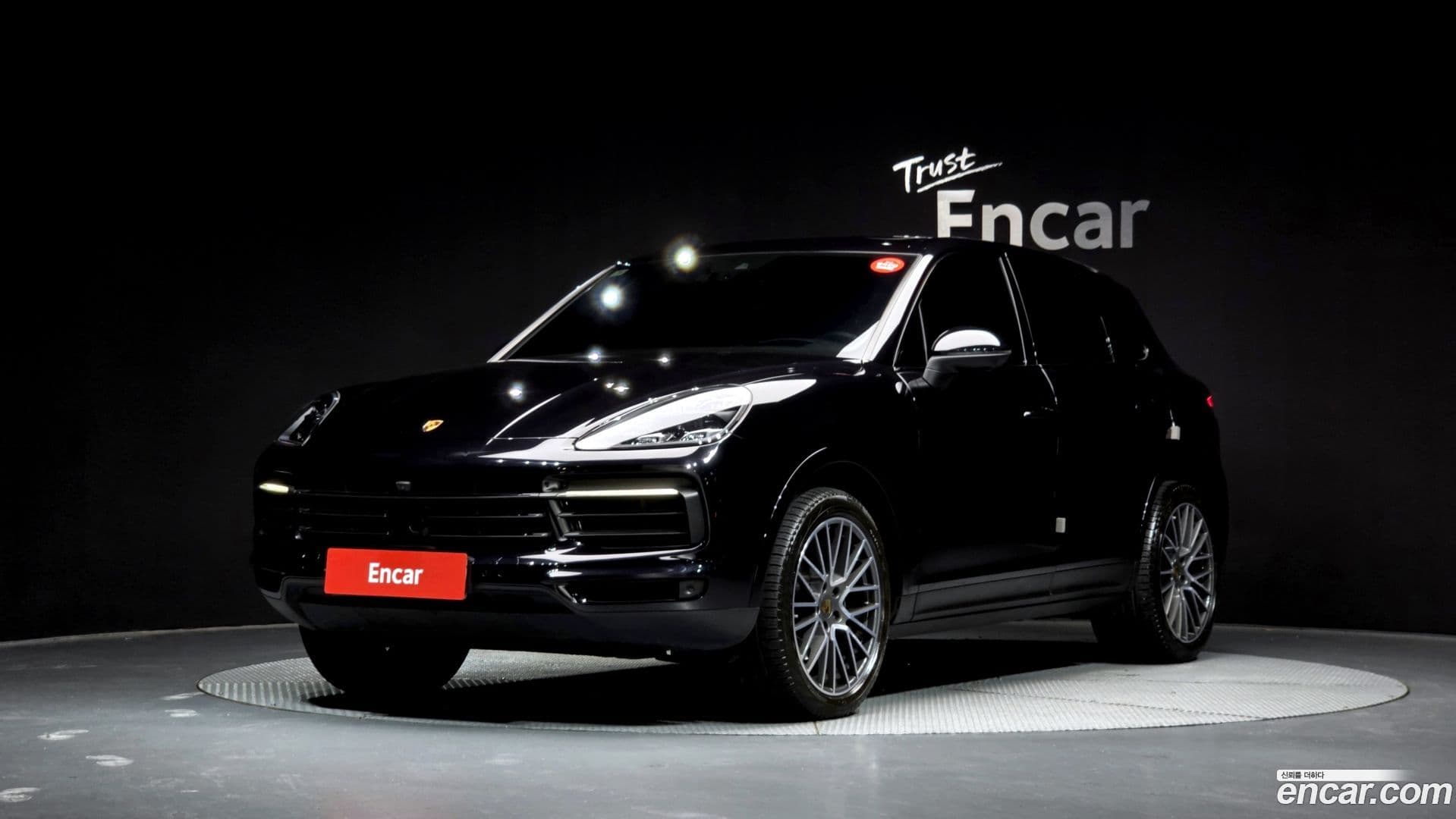 Main__Slider__Photo:Cayenne Porsche 2020.6-0