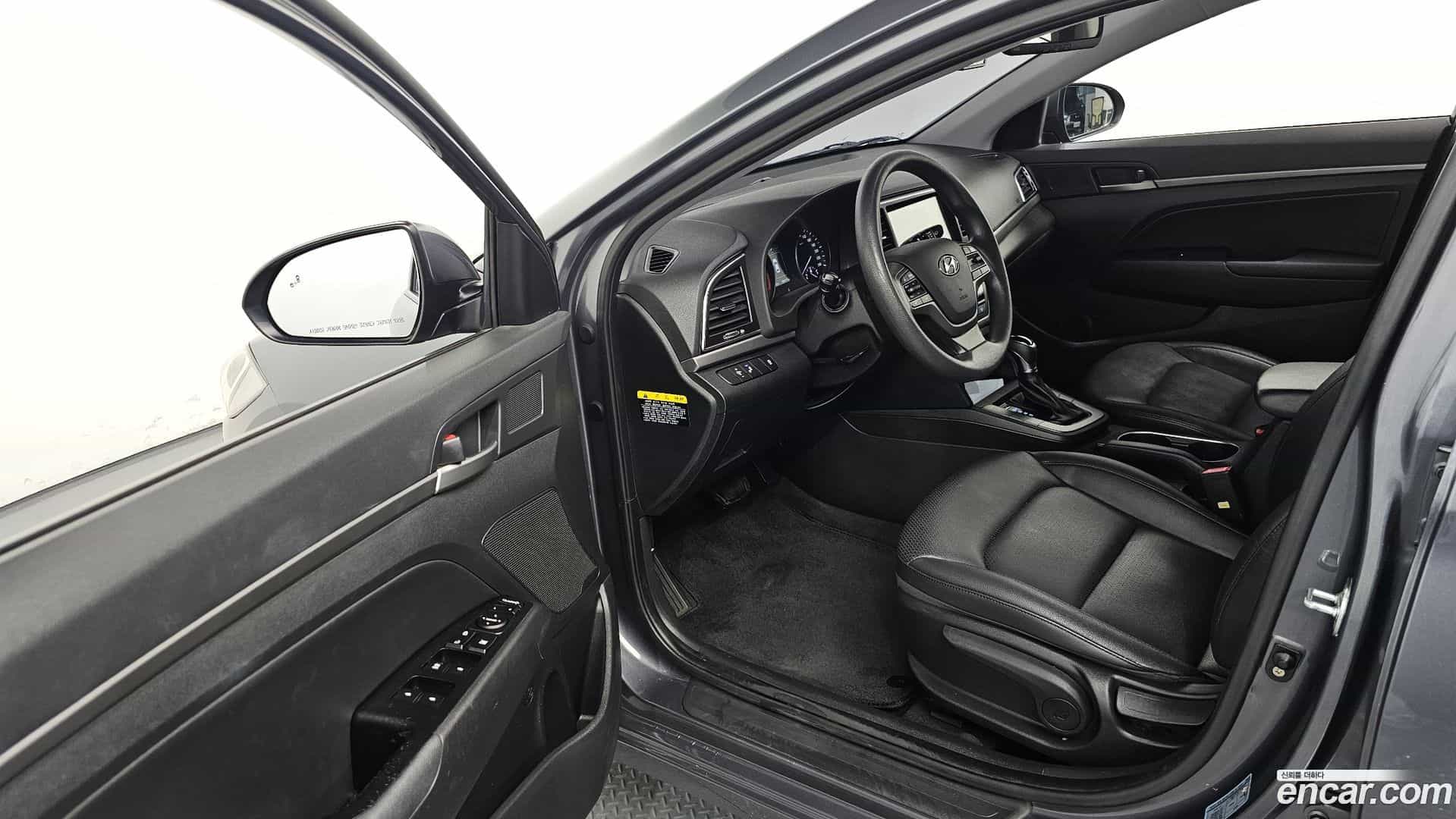 AVANTE Hyundai 2018.2-INNER-010